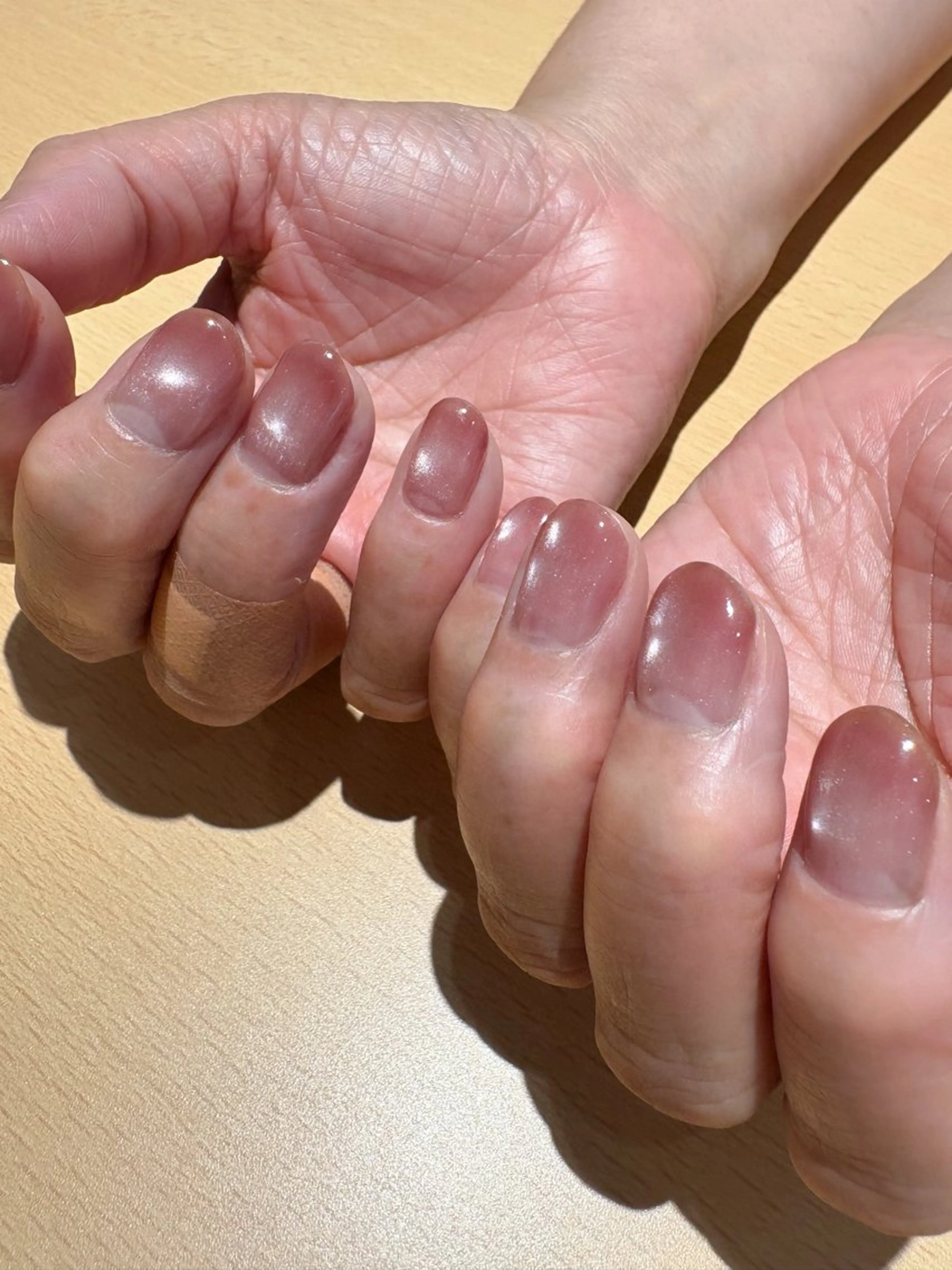 ネイル グラデーション マグネットネイル ピンク シンプルネイル 🌲🌳🚪iiit o🌲🌳🌲のネイルデザイン