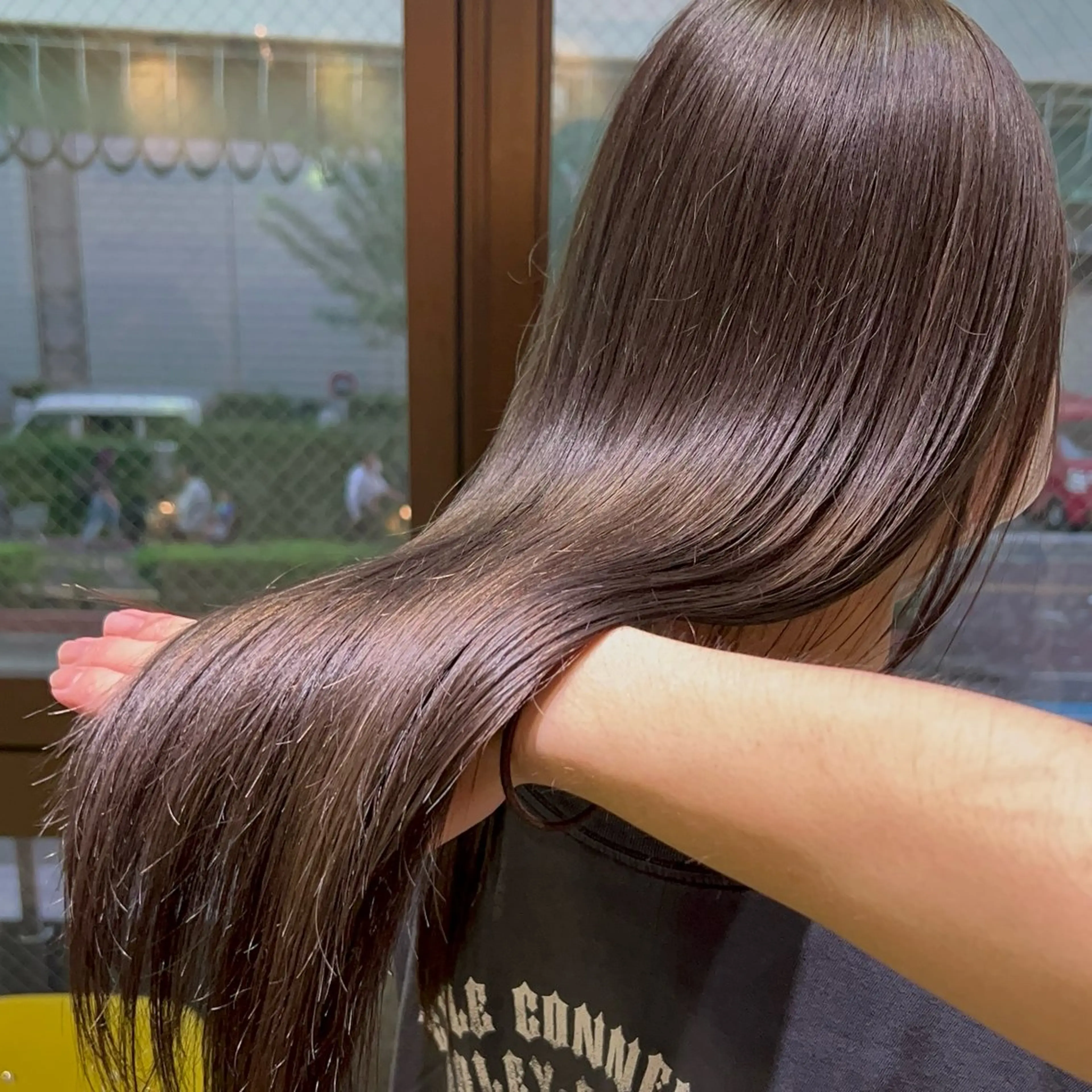 ロング カラー グレージュ ヘアカラー トリートメント ヘアセット オカベ ショウマのヘアスタイル