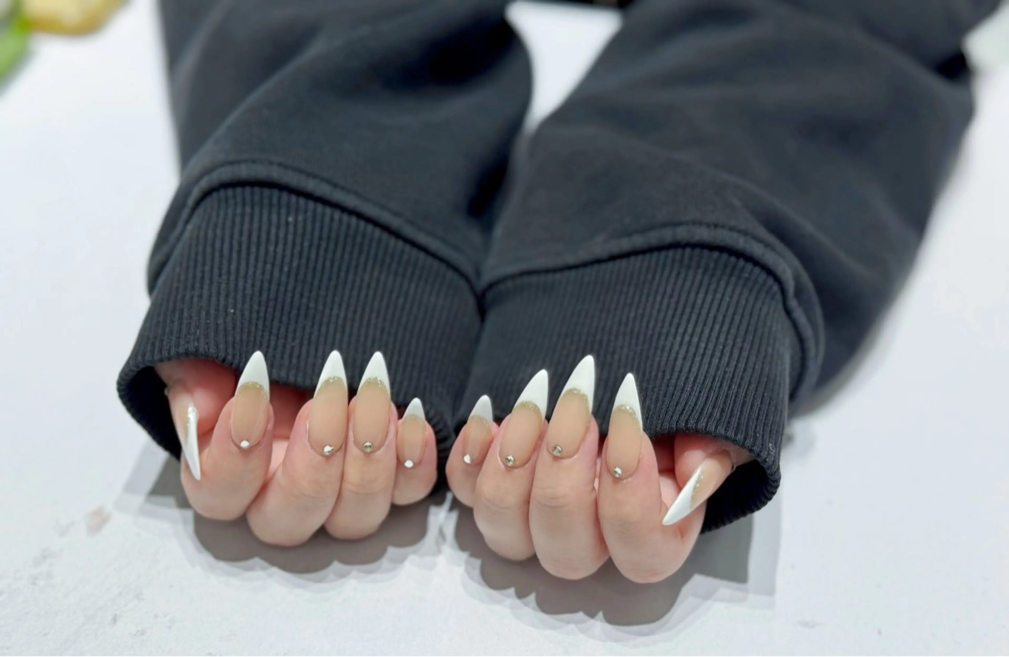 ネイル フレンチネイル ラメ(グリッター) ストーンネイル ハンドネイル ハンドケア 清川 椿咲のネイルデザイン