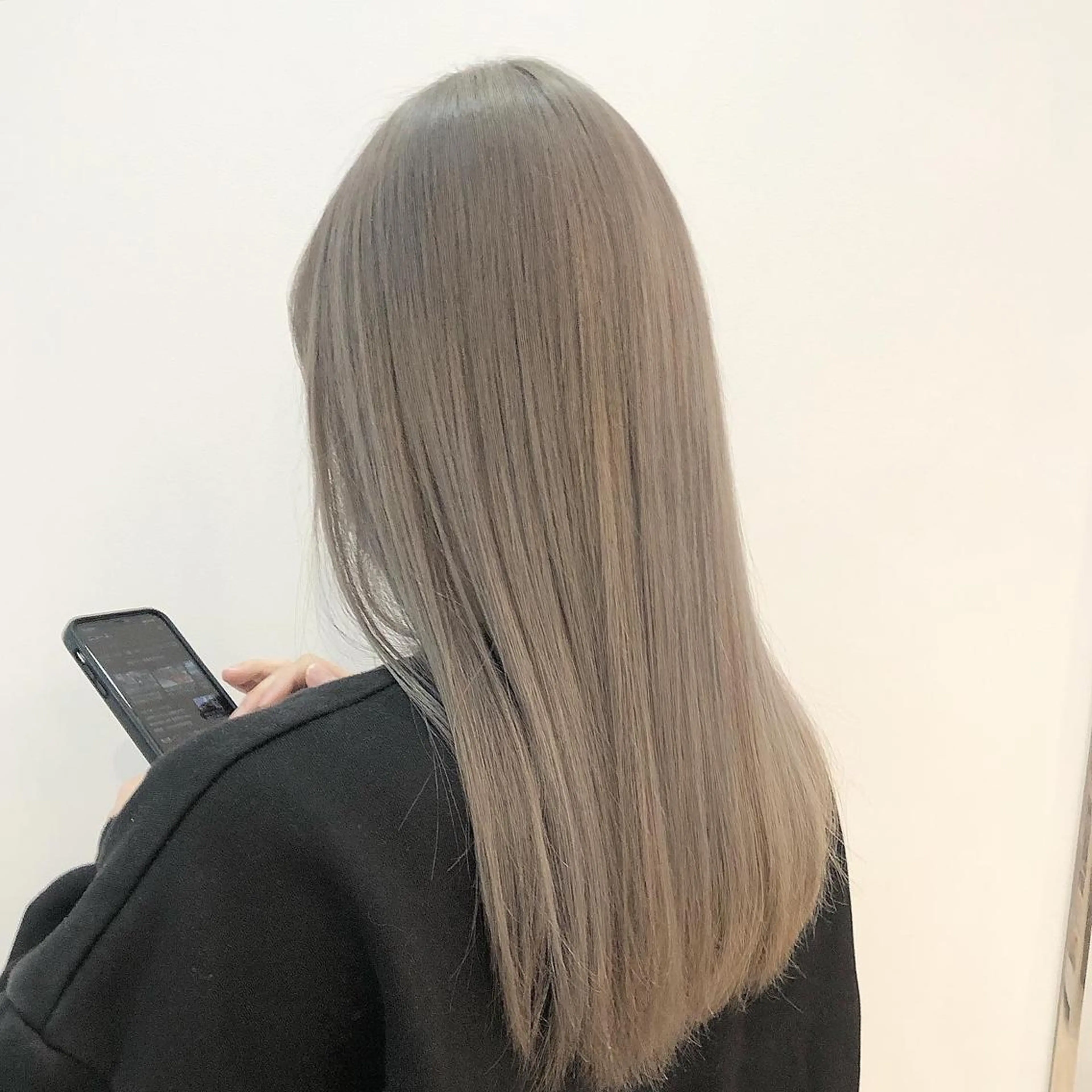 カラー ダブルカラー シルバー トルクアータ伏見 MIKUのヘアスタイル