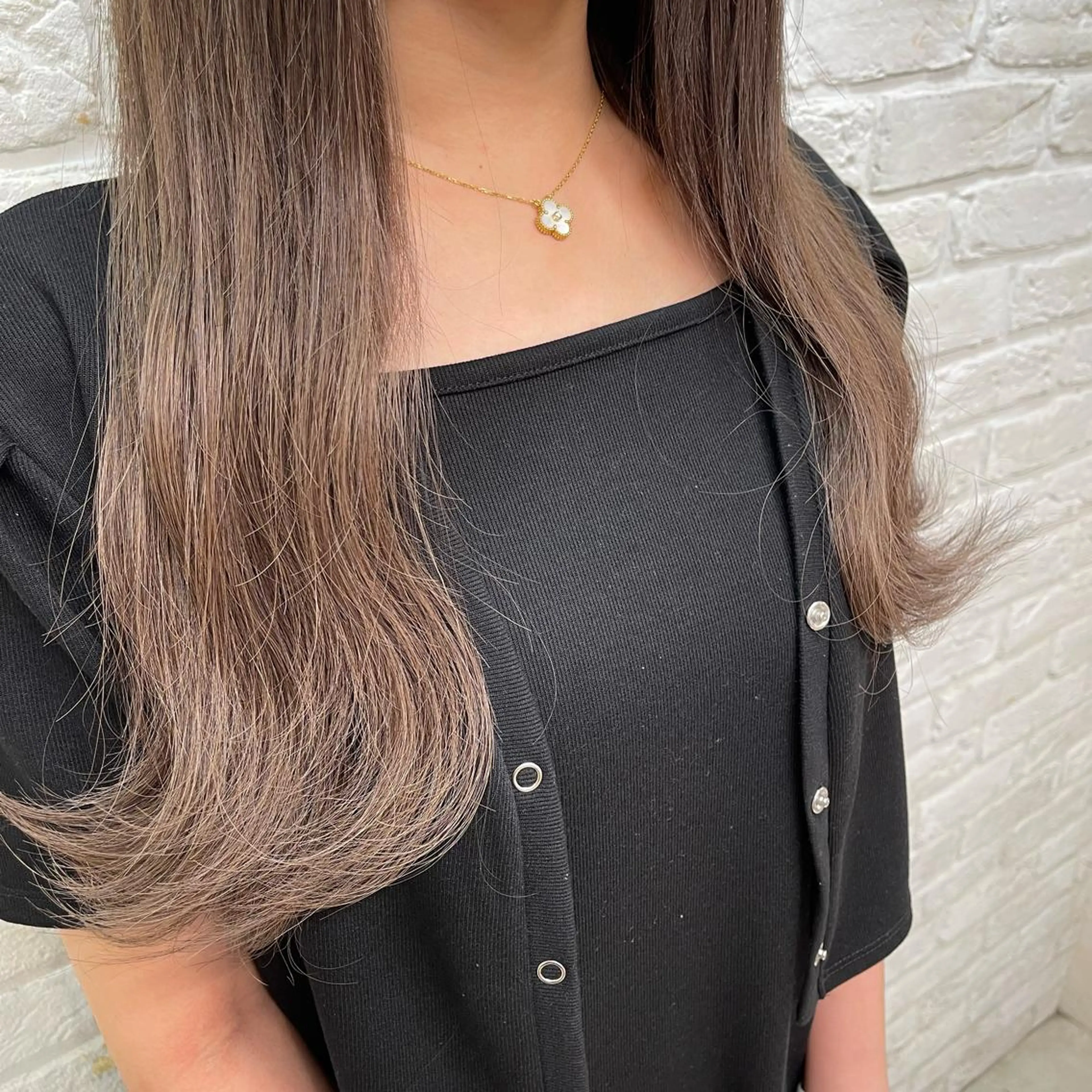 セミロング エクステ ブリーチ🔥ベージュ /グレー/daikiのヘアスタイル