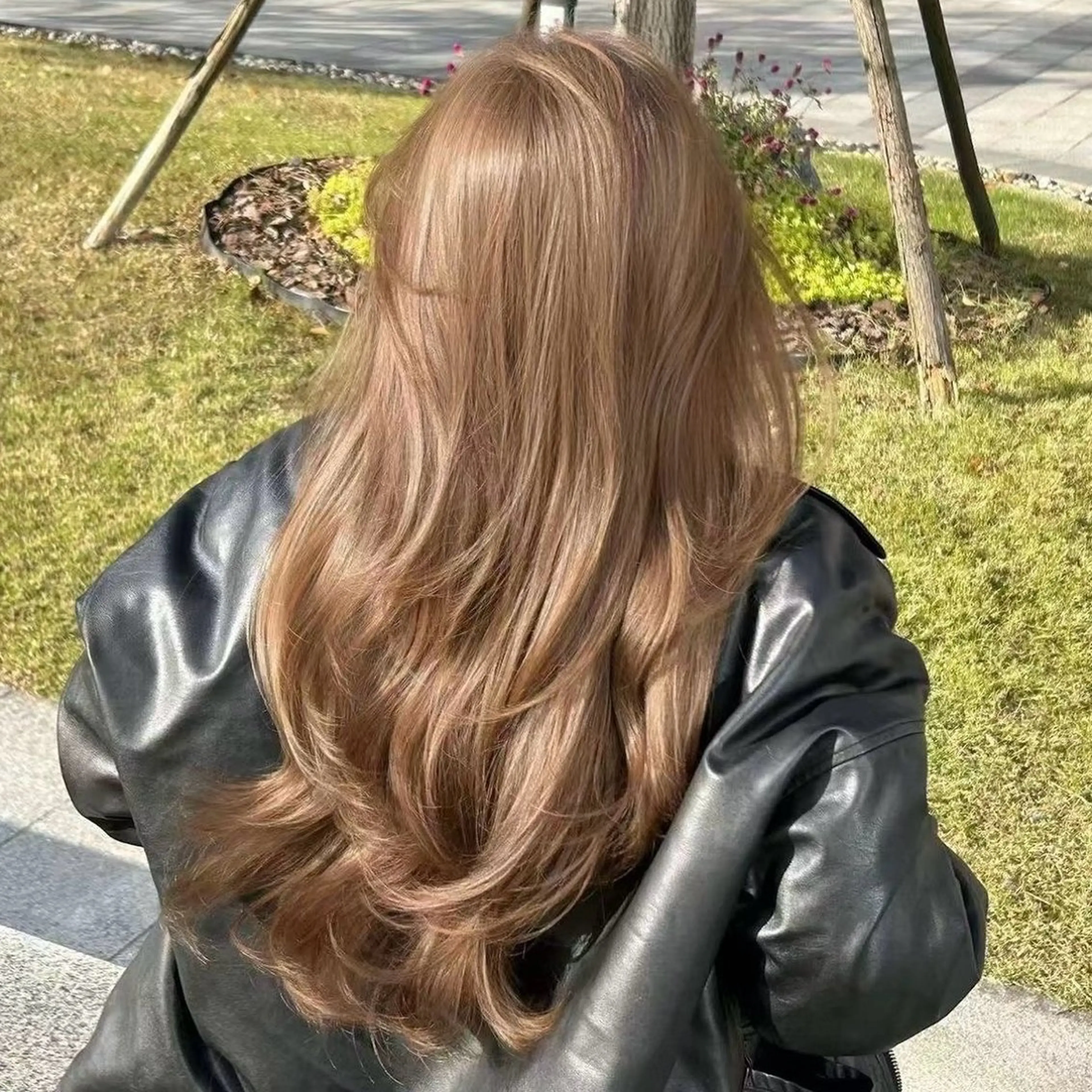 ロング カラー ヘアカラー トリートメント 🖤ハイトーン× レイヤー🖤SARAのヘアスタイル