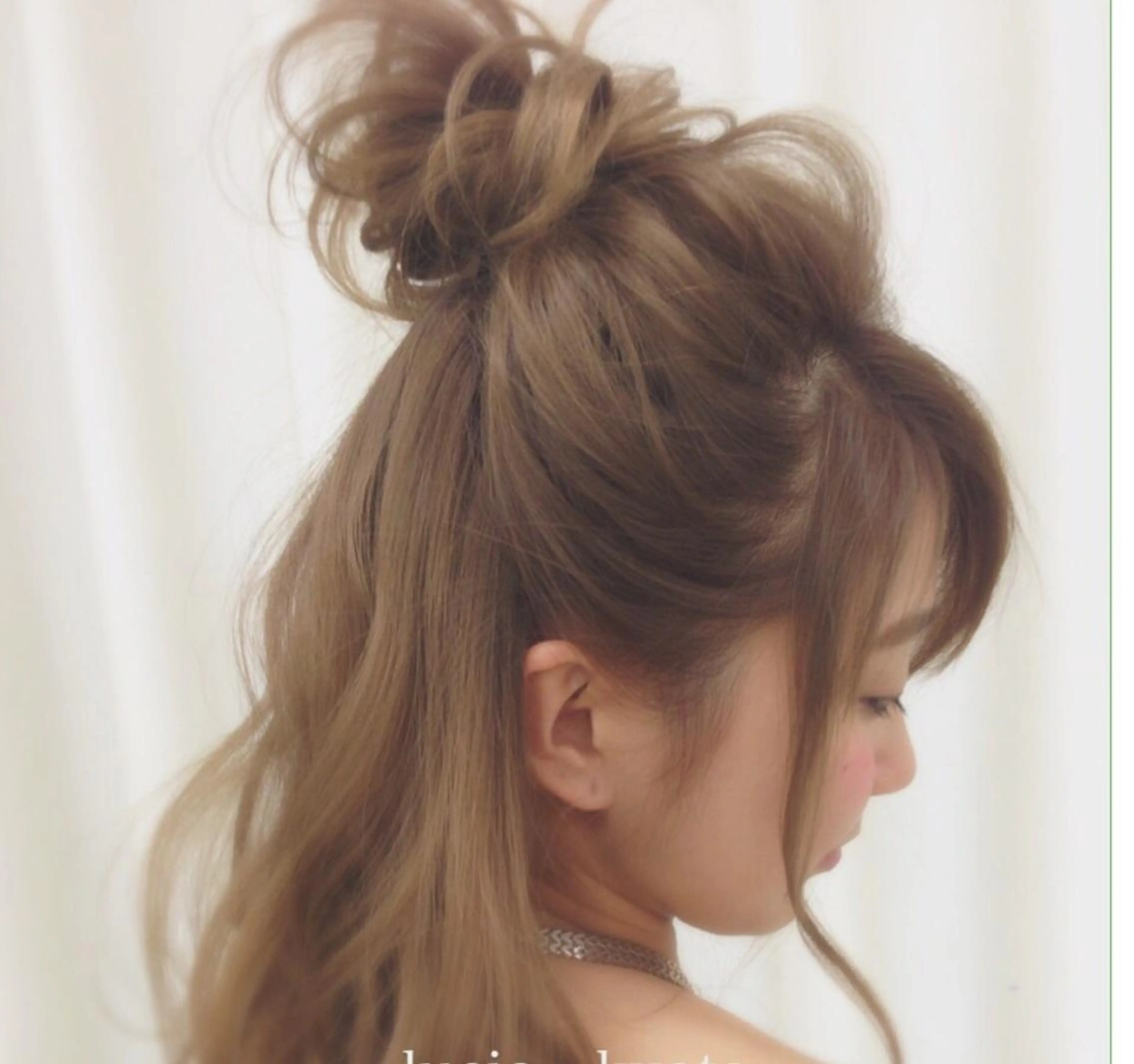 セミロング 艶髪/ハイトーン Sherryのヘアスタイル