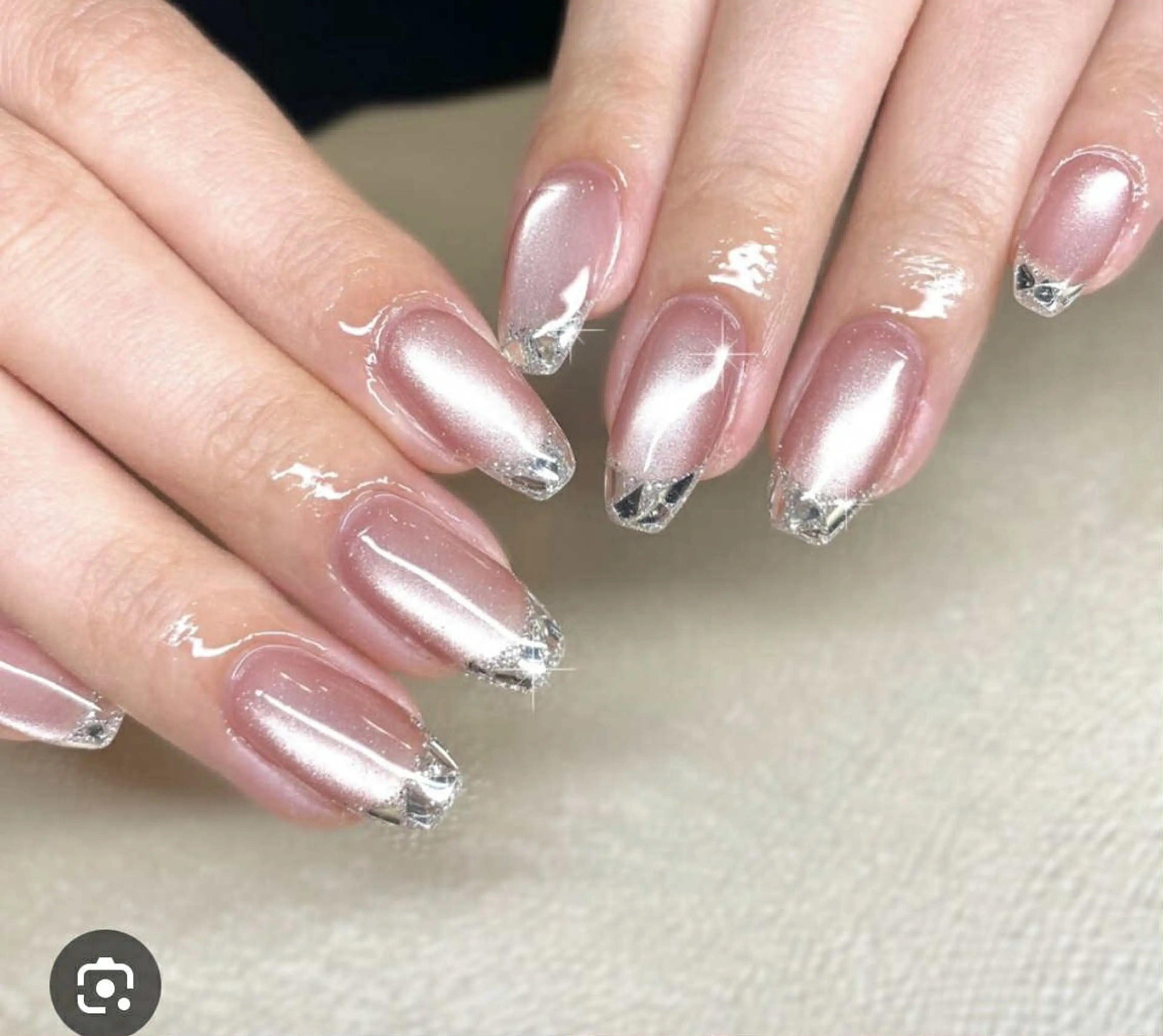 チークのカラス／ミラー／フラッシュネイルのフレンチネイル🎀の写真