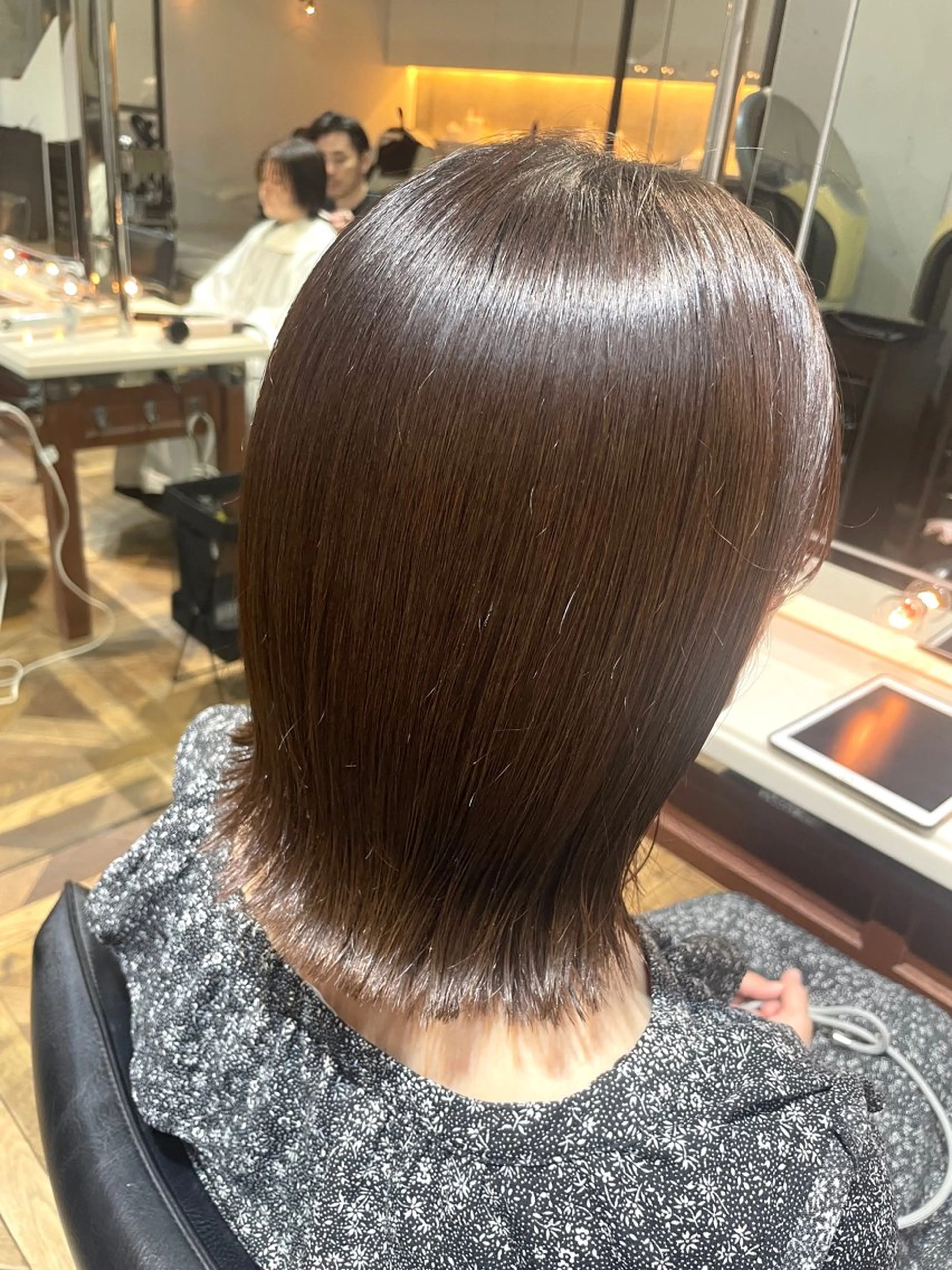 ミディアム カラー 切りっぱなしボブ ブラウンカラー ショコラブラウン ボブ カット ヘアカラー トリートメント ご新規様限定 透明感カラーKANAのヘアスタイル