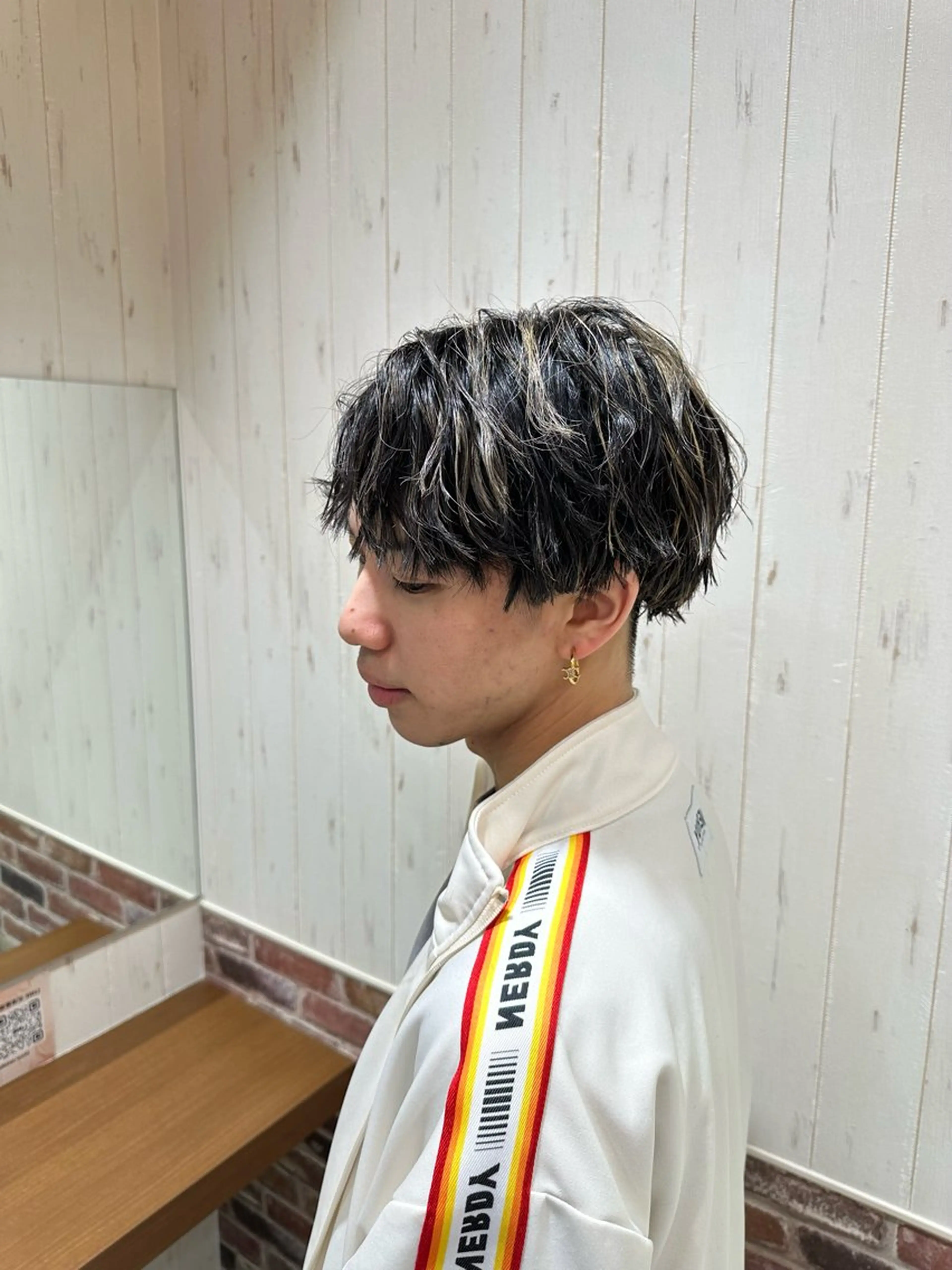 ショート カラー メンズ メンズブリーチ ダウンパーマ メンズハイライト メンズインナーカラー メンズ韓国風 カット ヘアカラー 中嶋 紘夢のヘアスタイル