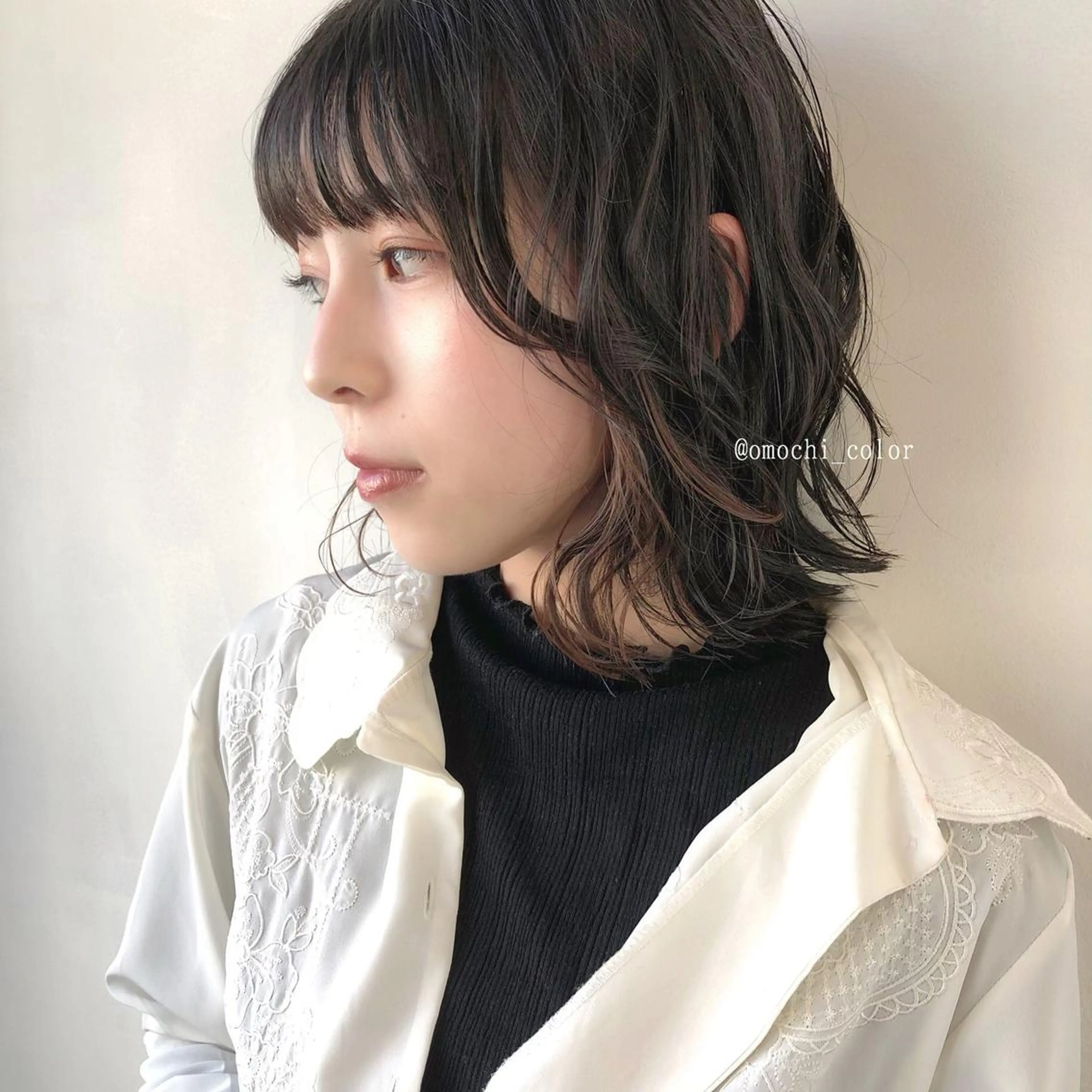 ミディアム カラー パーマ ヘアアレンジ メンズ キッズ ネイル マツエク・マツパ ミディアムパーマ メンズパーマ テラコッタ 外ハネヘア yukimi .のヘアスタイル