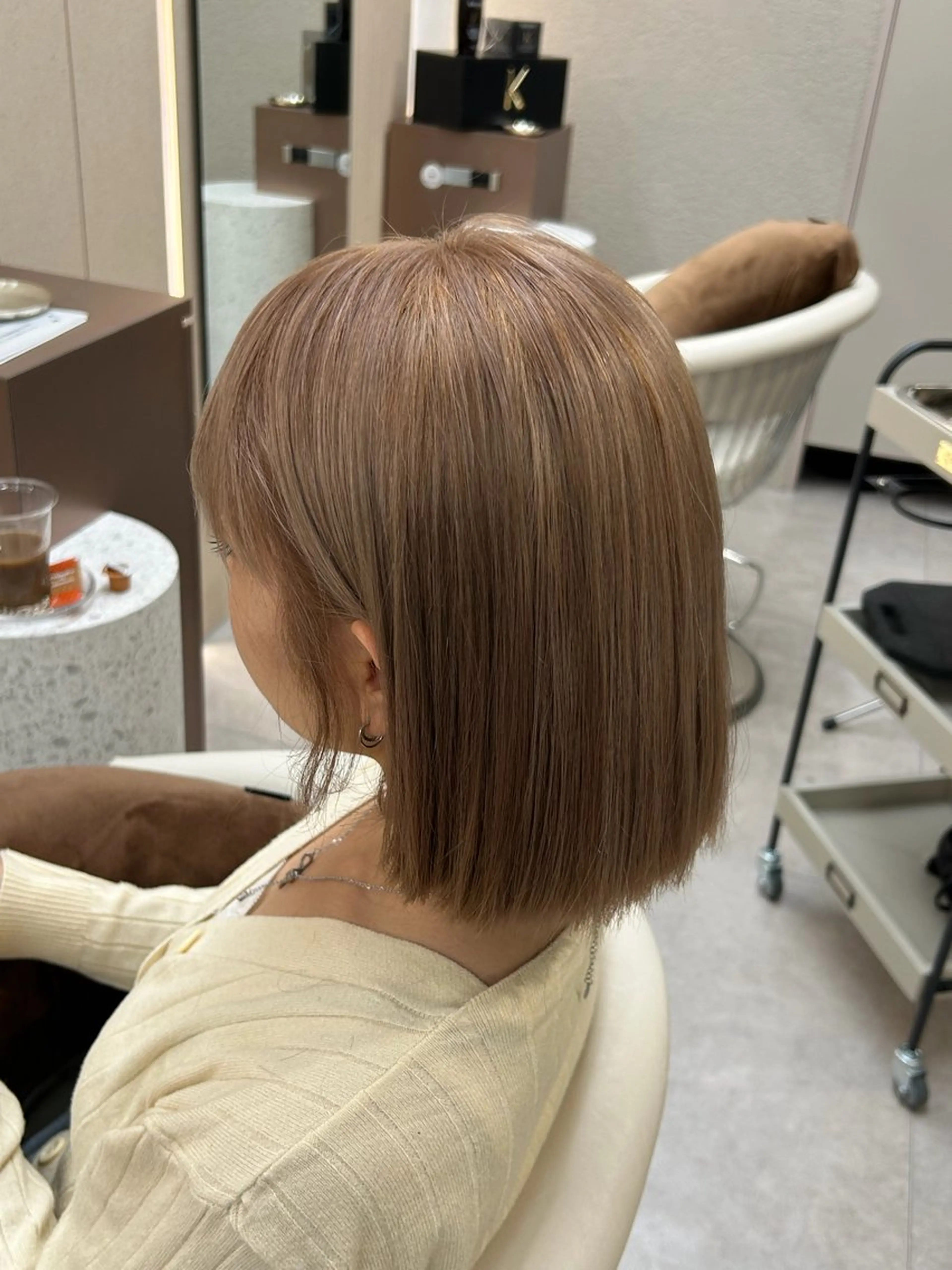 ショート カラー ベージュカラー 透明感カラー ミルクティーベージュ 大城 櫂のヘアスタイル