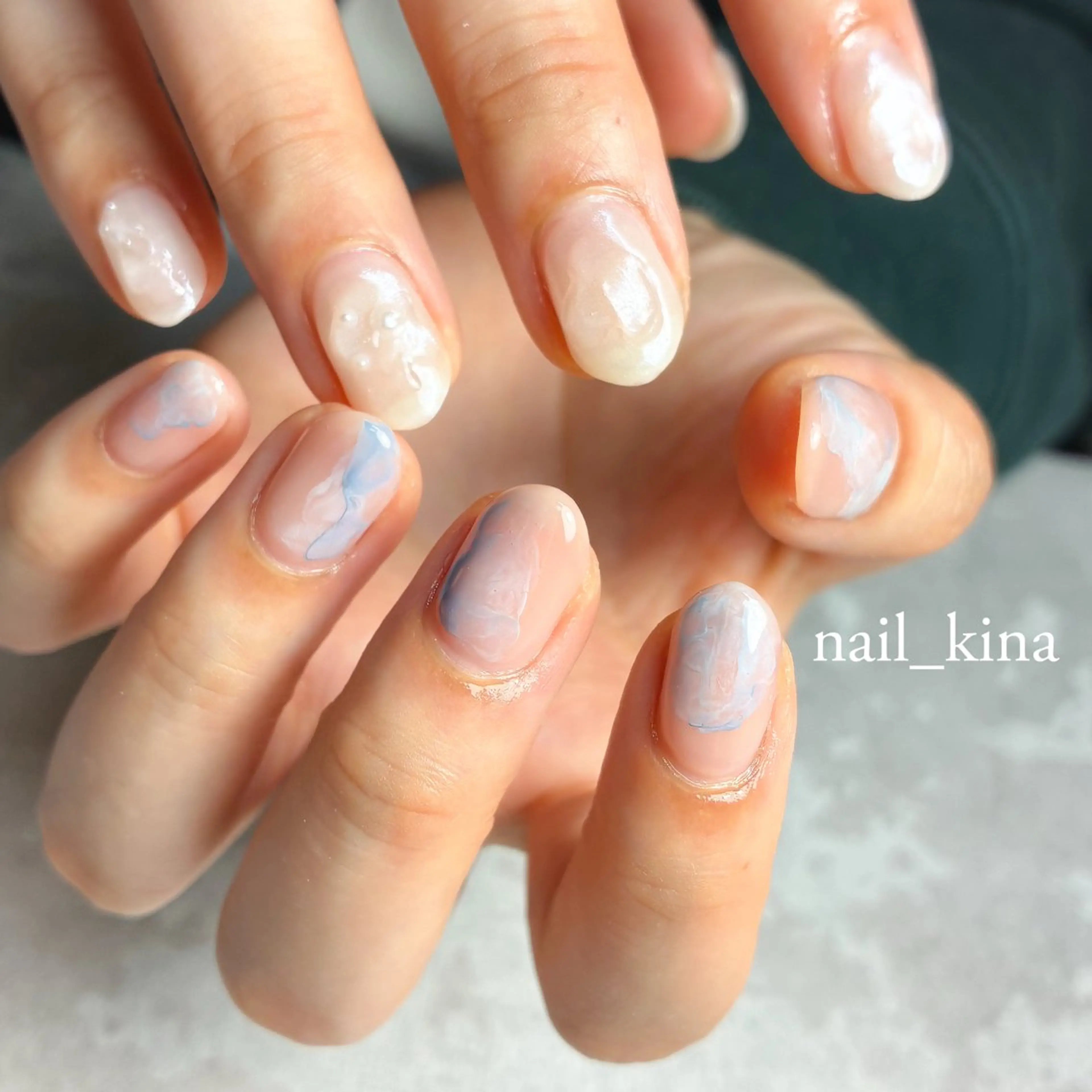 ネイル オーロラネイル ニュアンスネイル ワンカラーネイル シンプルネイル 夏ネイル nail_ kinaのネイルデザイン