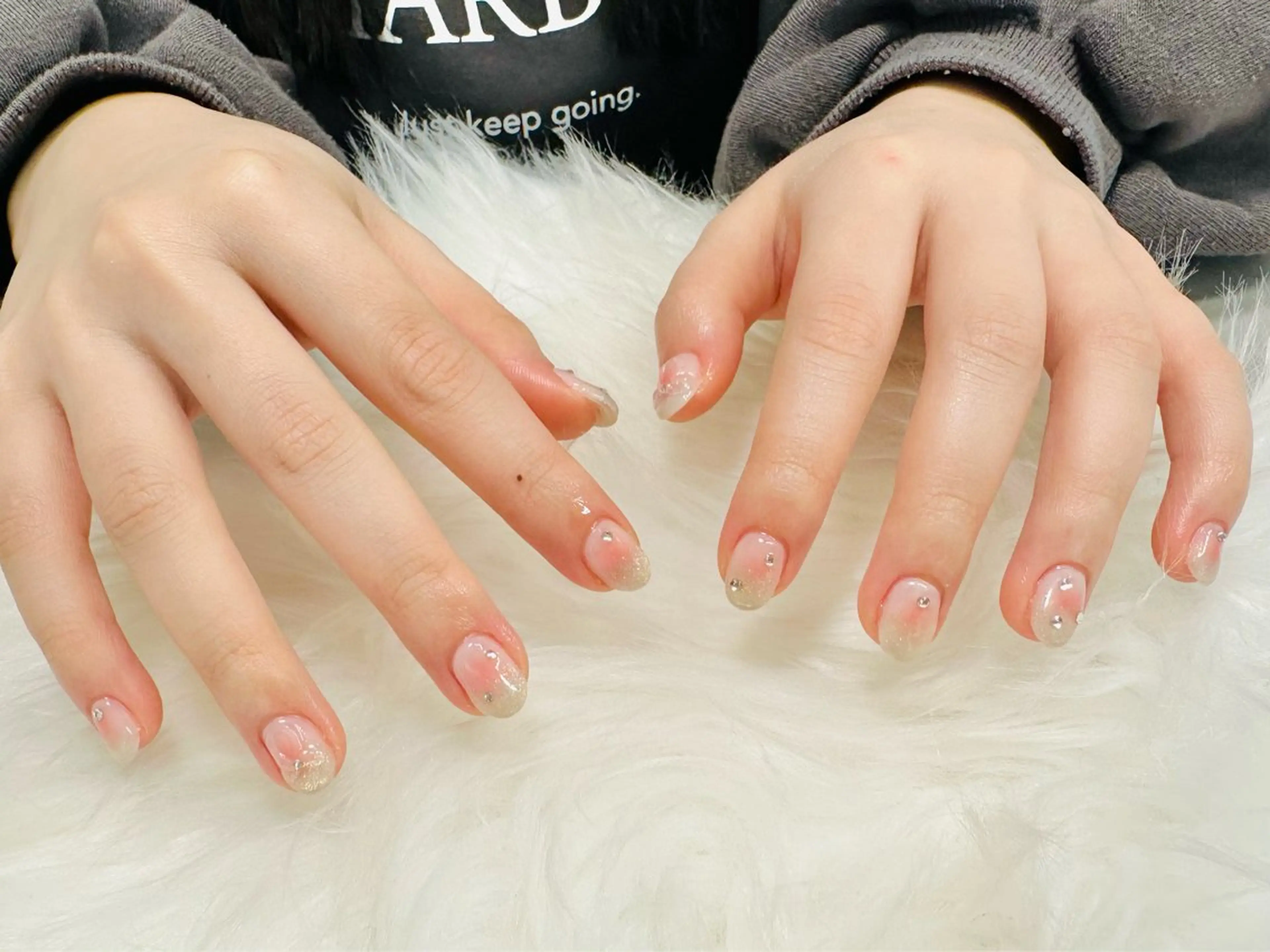 ネイル チークネイル グラデーション マグネットネイル 持ち込み nailsalon oluoluのネイルデザイン