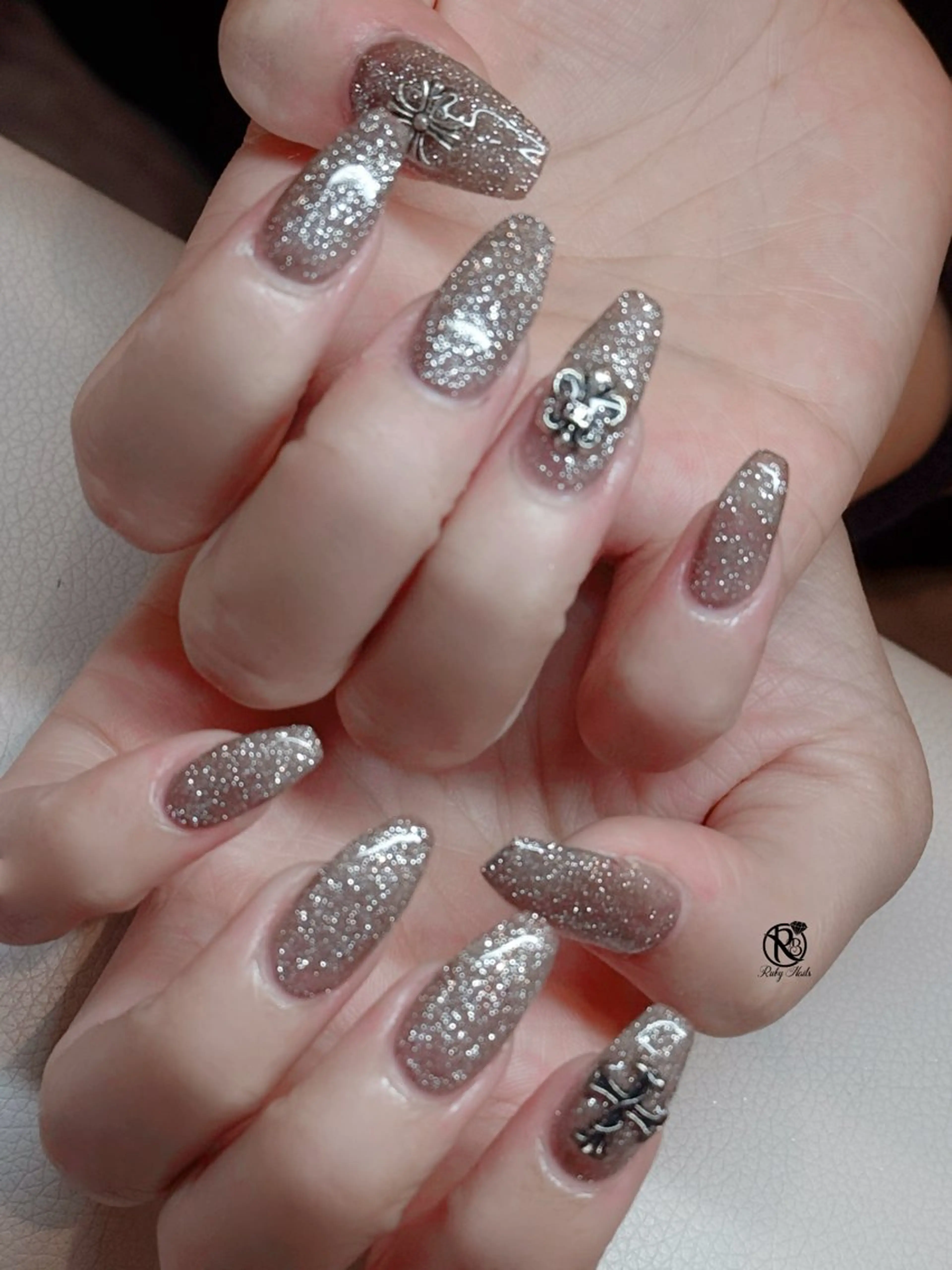 ネイル ボルドー ブラウン チークネイル ドット フットネイル ハンドネイル チェリネイルサロン 霞ヶ関のネイルデザイン