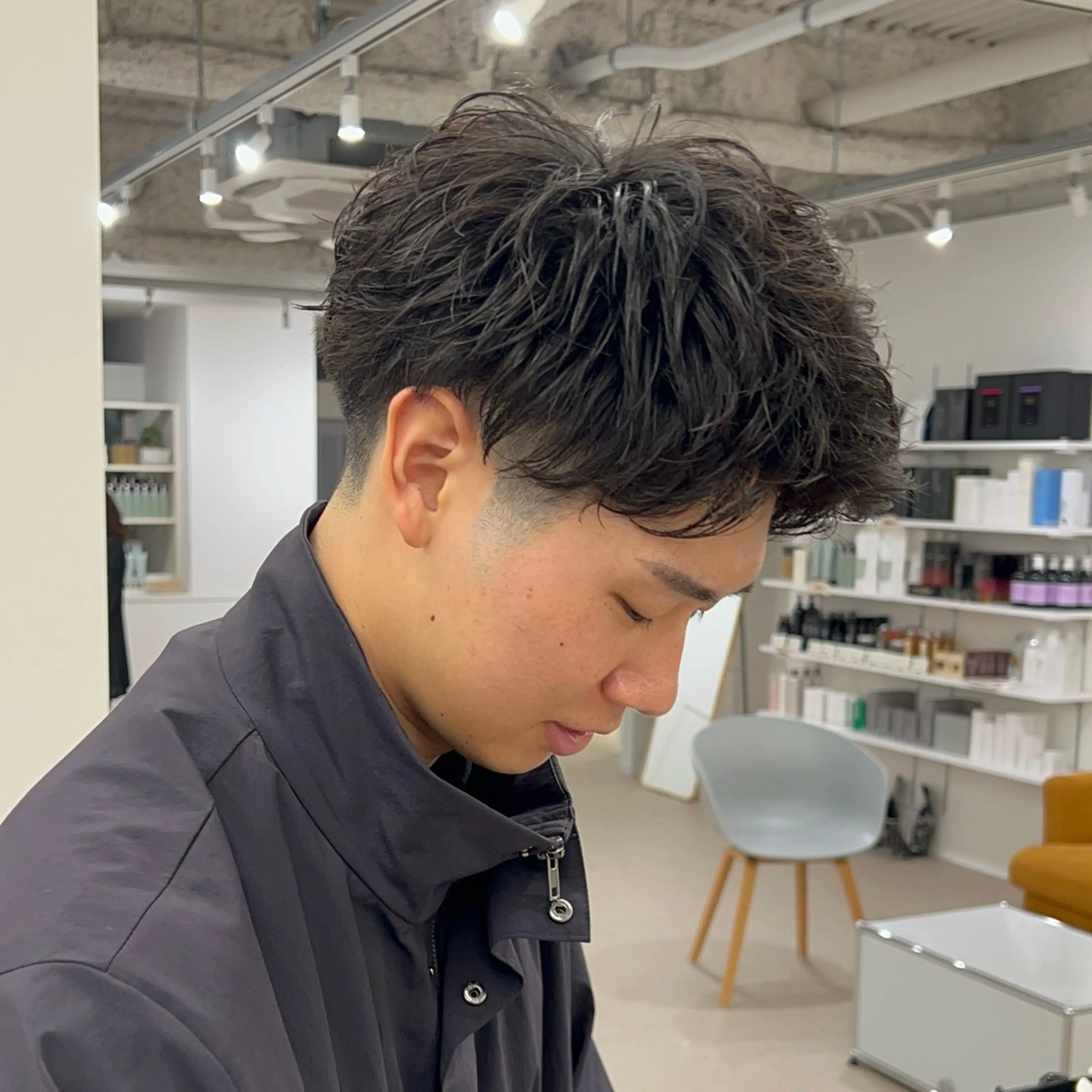 メンズ フェードカット ツーブロック カット パーマ ナチュラルヘア/ 似合わせ/三宅 昌太のヘアスタイル