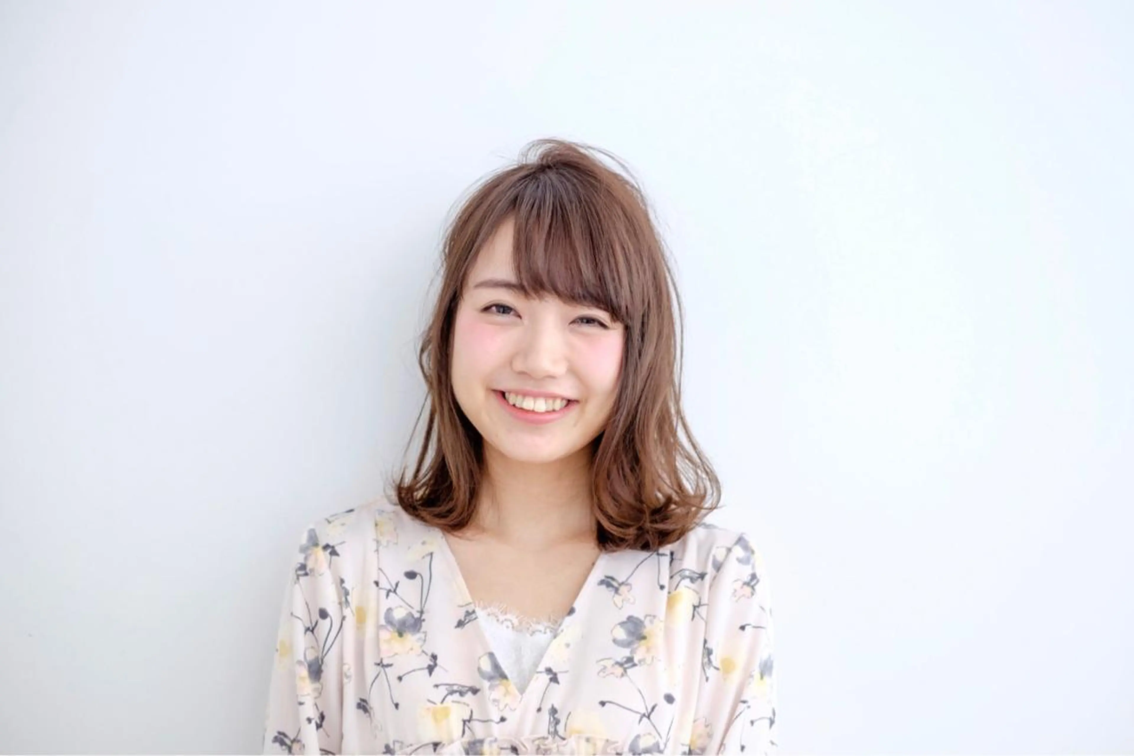 ミディアム ボブ 佐藤 旭のヘアスタイル