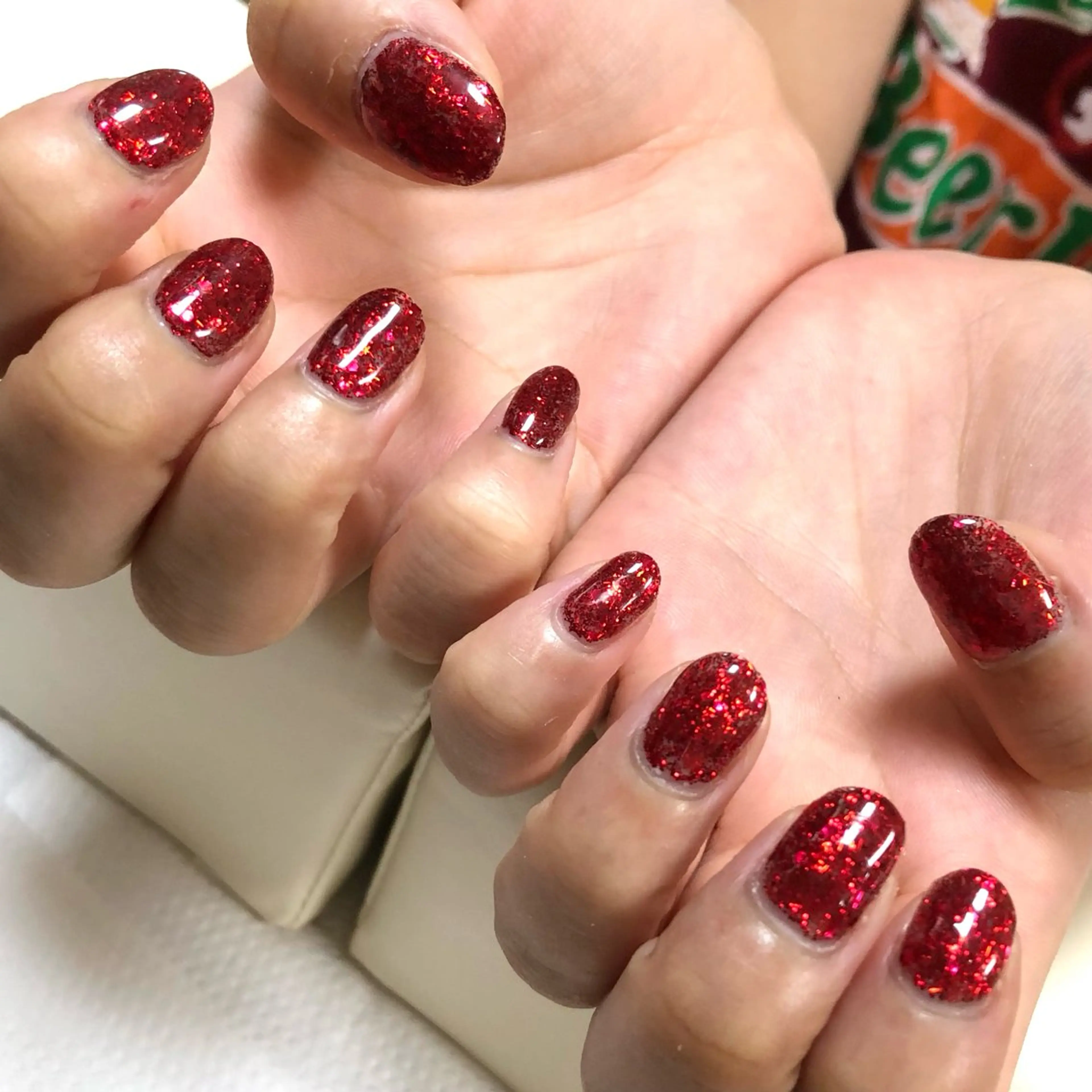 ネイル キラキラネイル ワンカラーネイル 赤色 シンプルネイル ハンドネイル salon *meehoのネイルデザイン