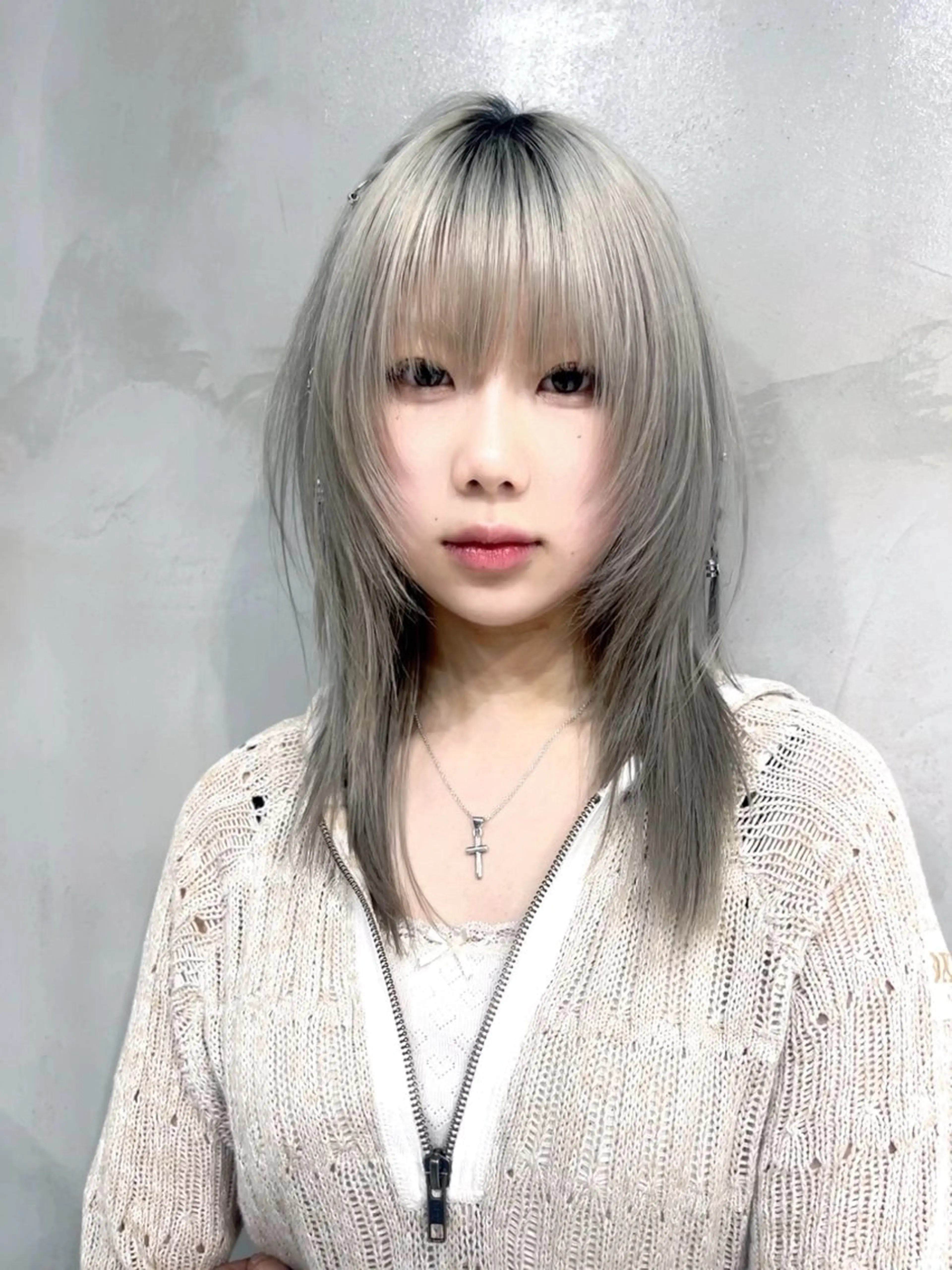 ミディアム 韓国風ヘア レイヤーカット シャギー カット Airi 韓国y2k ボブパーマのヘアスタイル