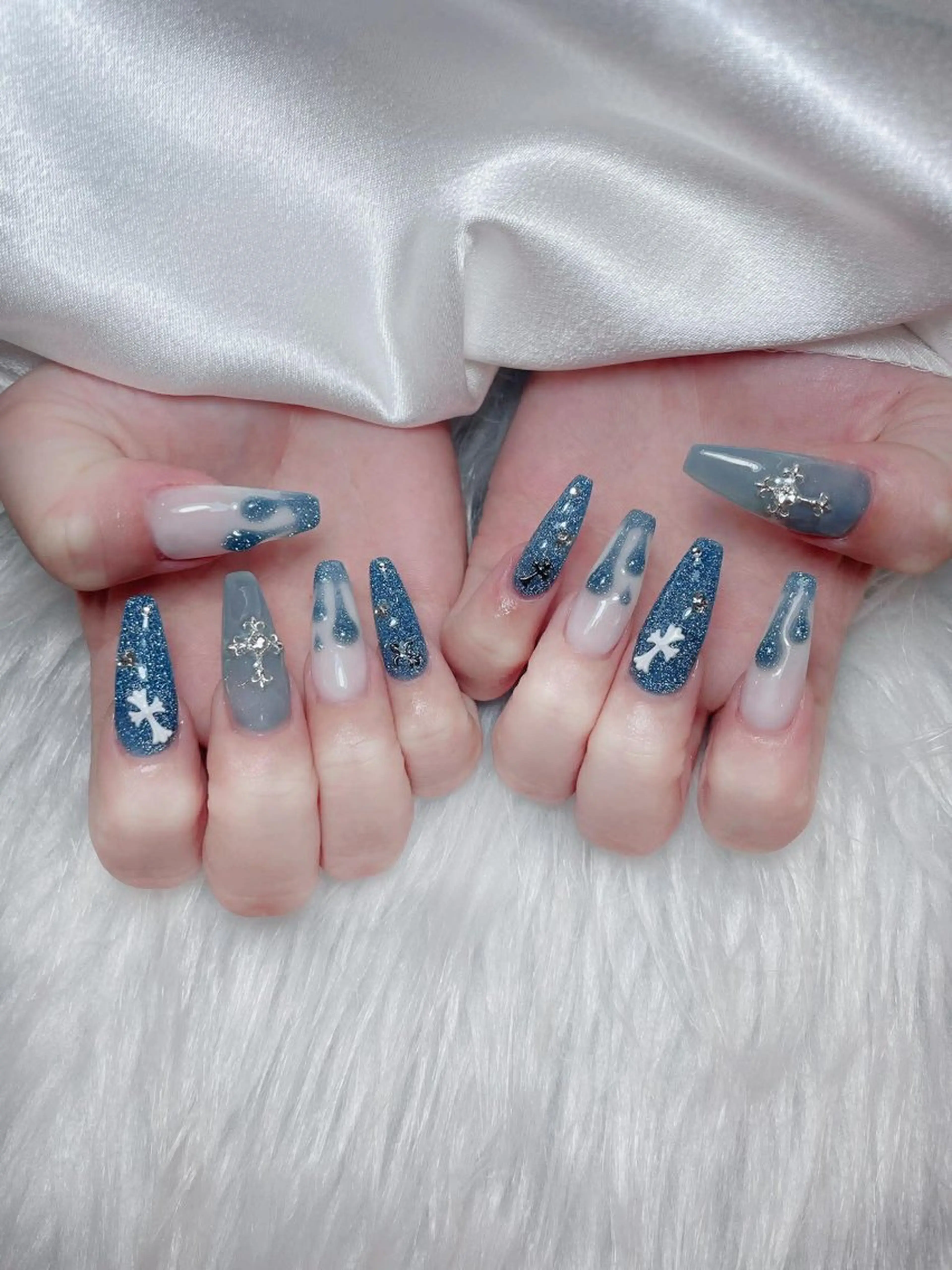 ネイル アートネイル ジェルネイル 韓国ネイル ニュアンスネイル ワンカラーネイル ハンドネイル Queen Nail Salonのネイルデザイン