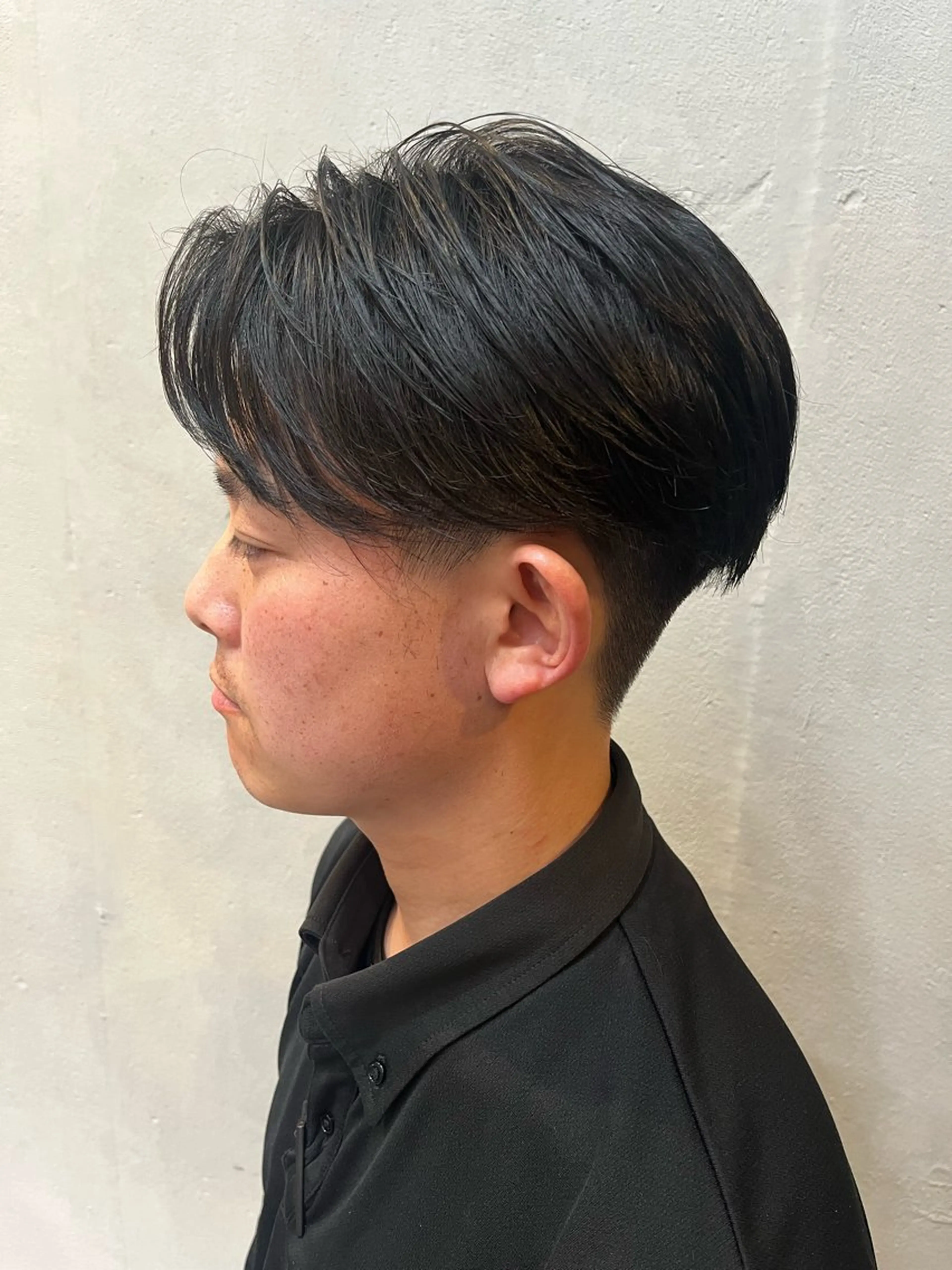ミディアム パーマ メンズ ミディアムパーマ メンズパーマ ニュアンスパーマ 穐田 航のヘアスタイル