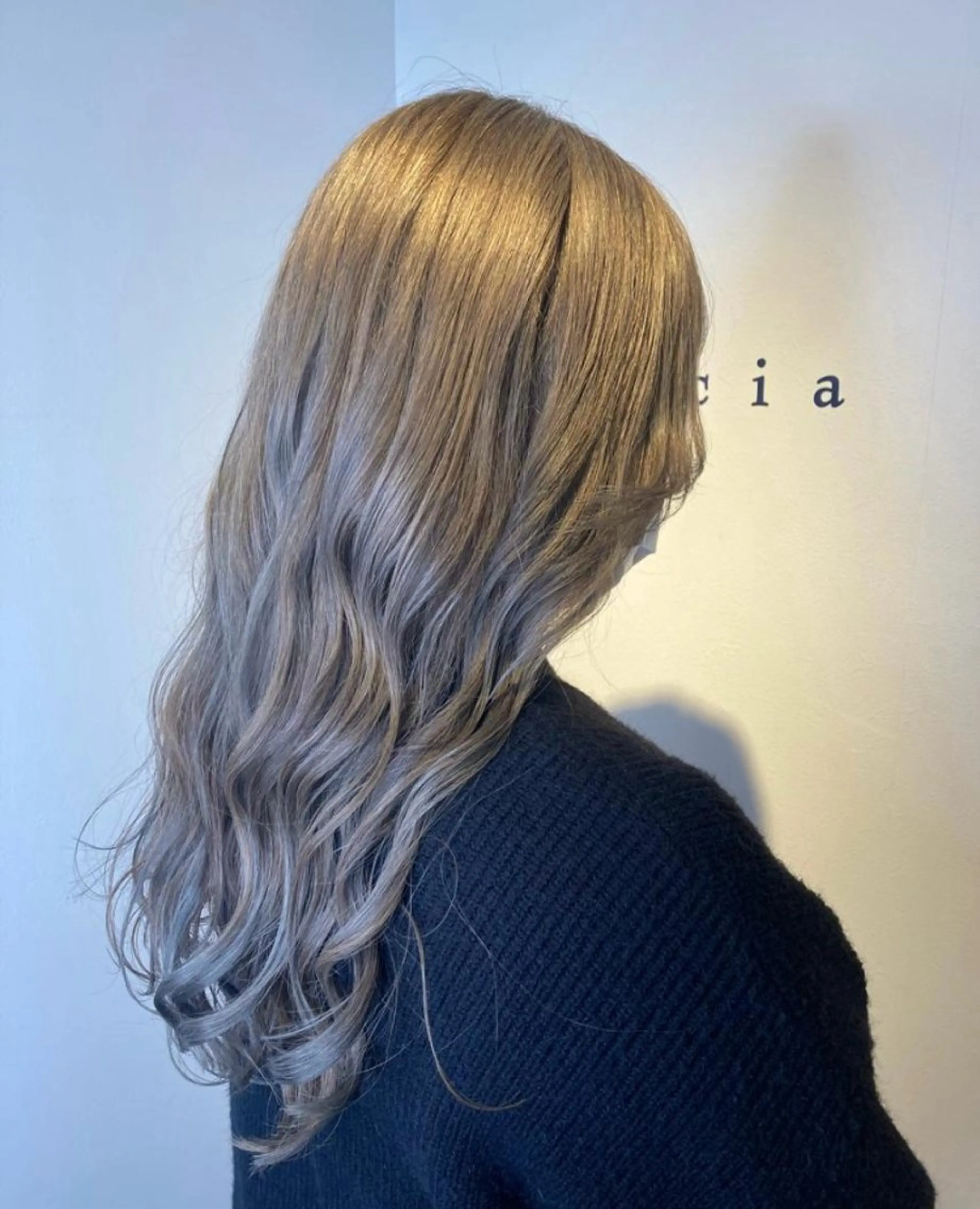 セミロング ヘアカラー ブリーチカラー KONNOのヘアスタイル