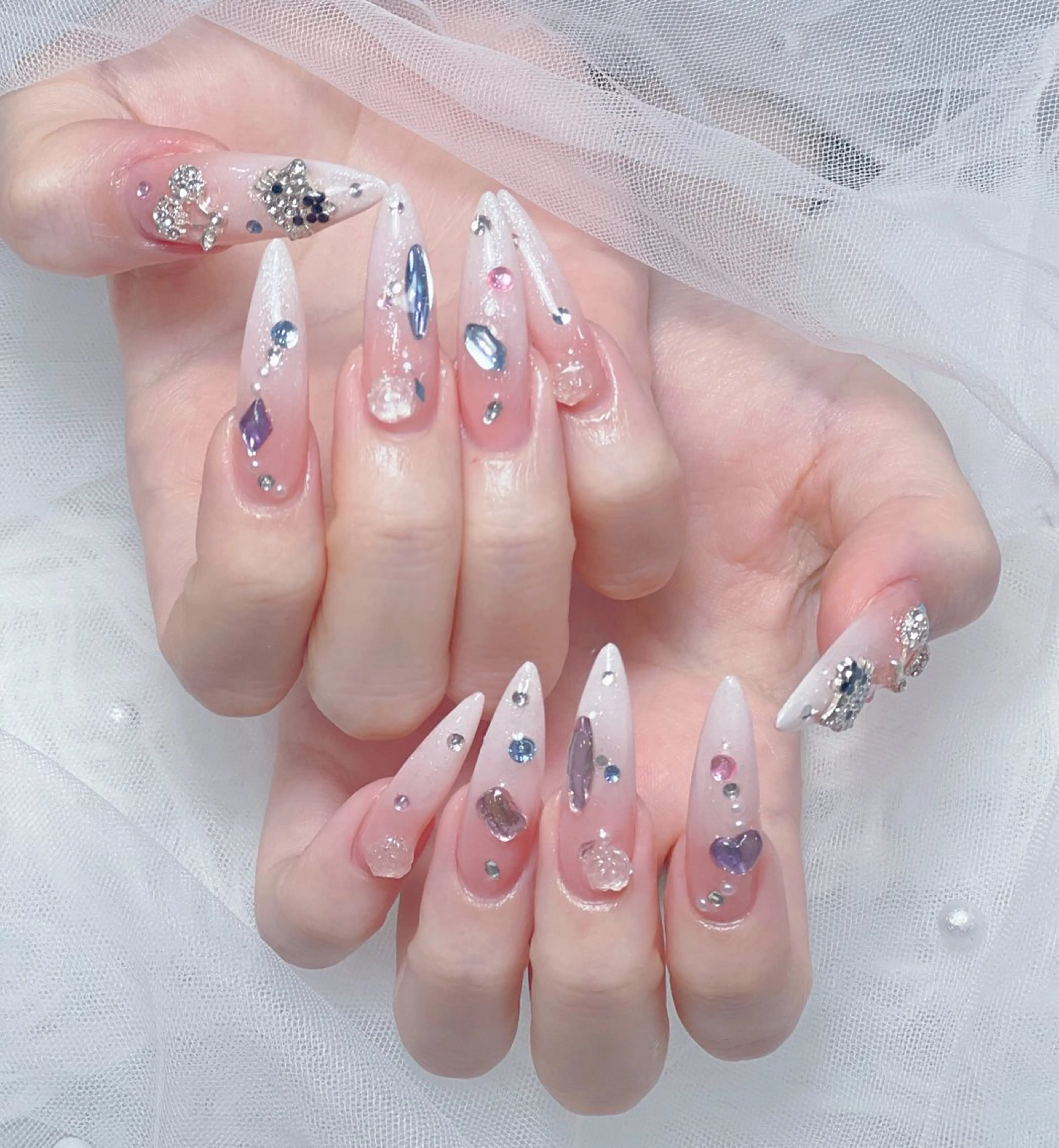 ネイル アートネイル オーロラネイル チークネイル 長さ出し フットネイル Miya _nailのネイルデザイン