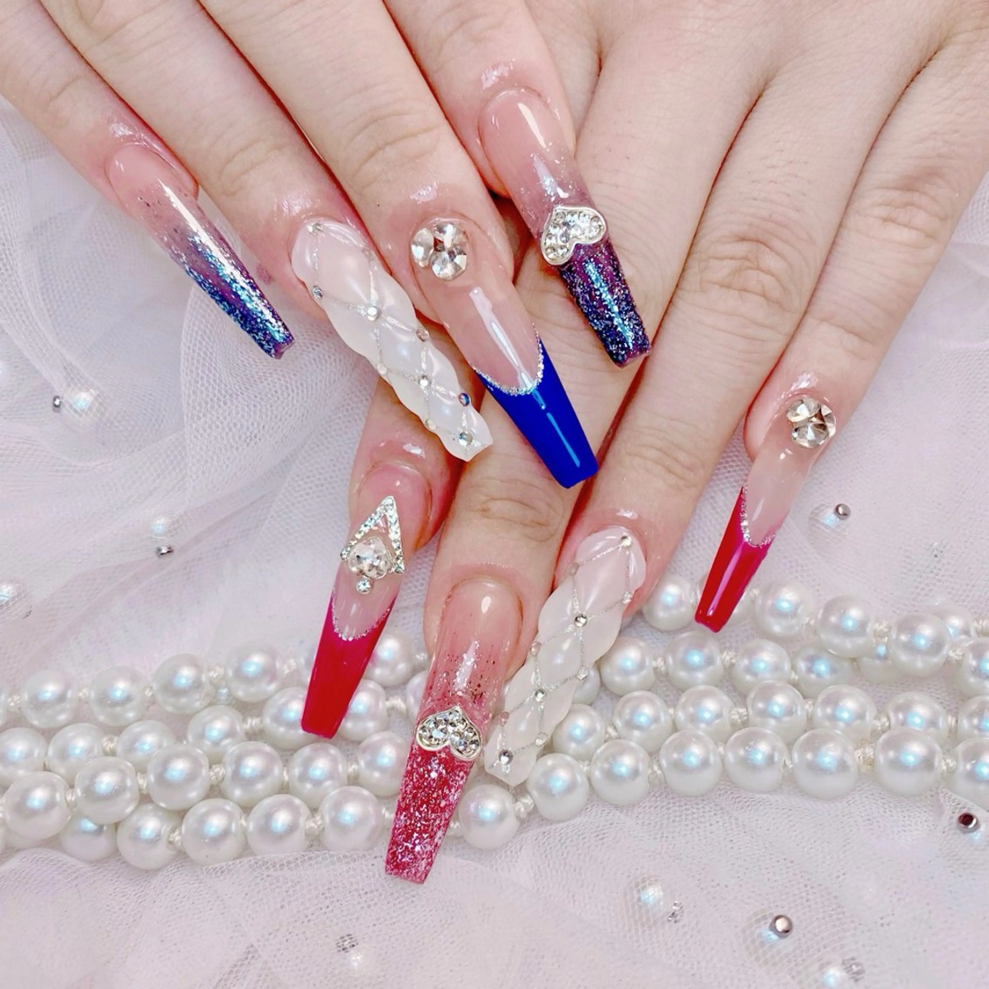 ネイル フレンチネイル ジェルネイル ハート 韓国ネイル マグネットネイル ハンドネイル ネイルサロン lotusのネイルデザイン