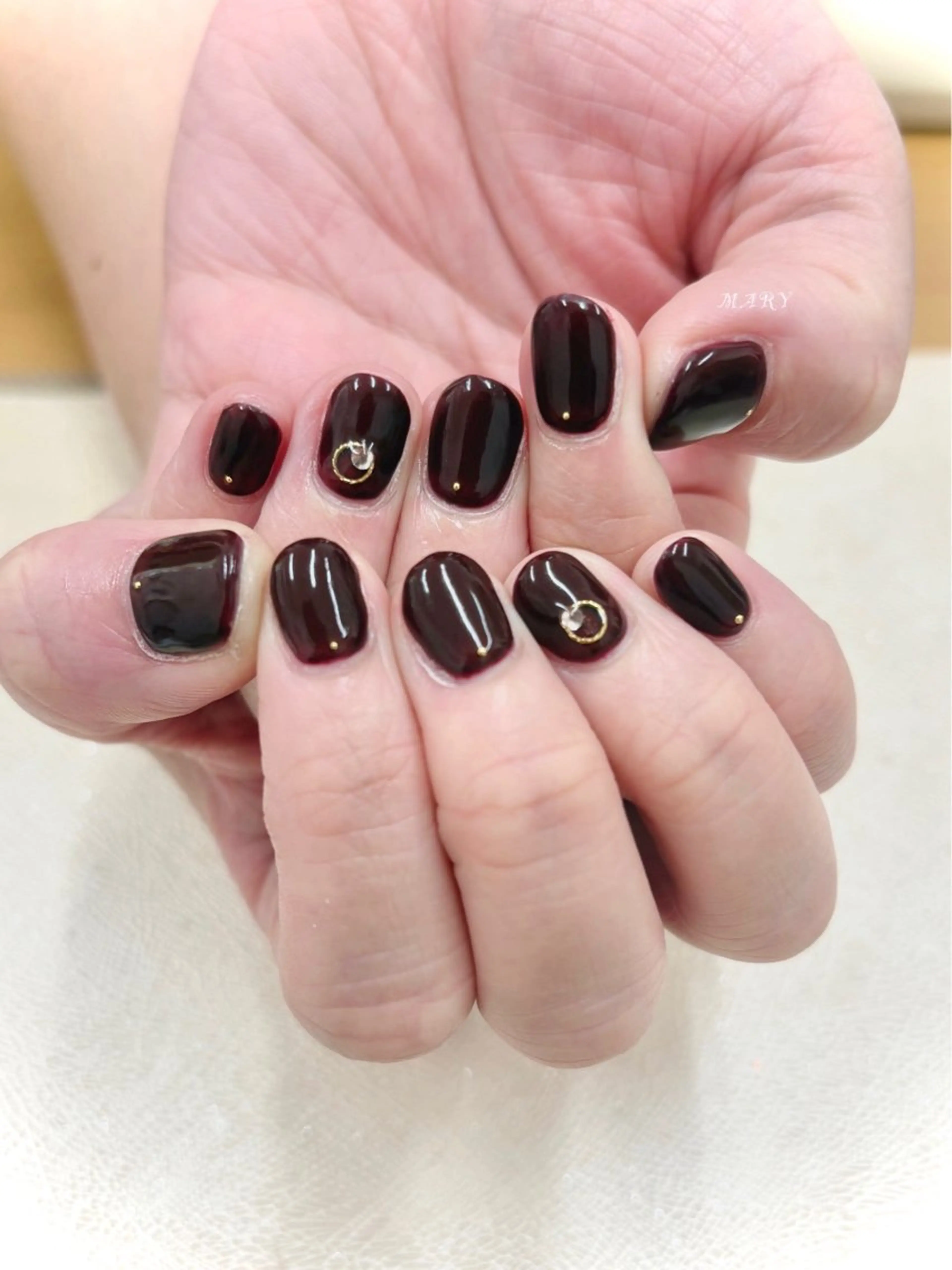 ネイル ボルドー ニュアンスネイル ワンカラーネイル シンプルネイル ハンドネイル Mary nail .narumiのネイルデザイン