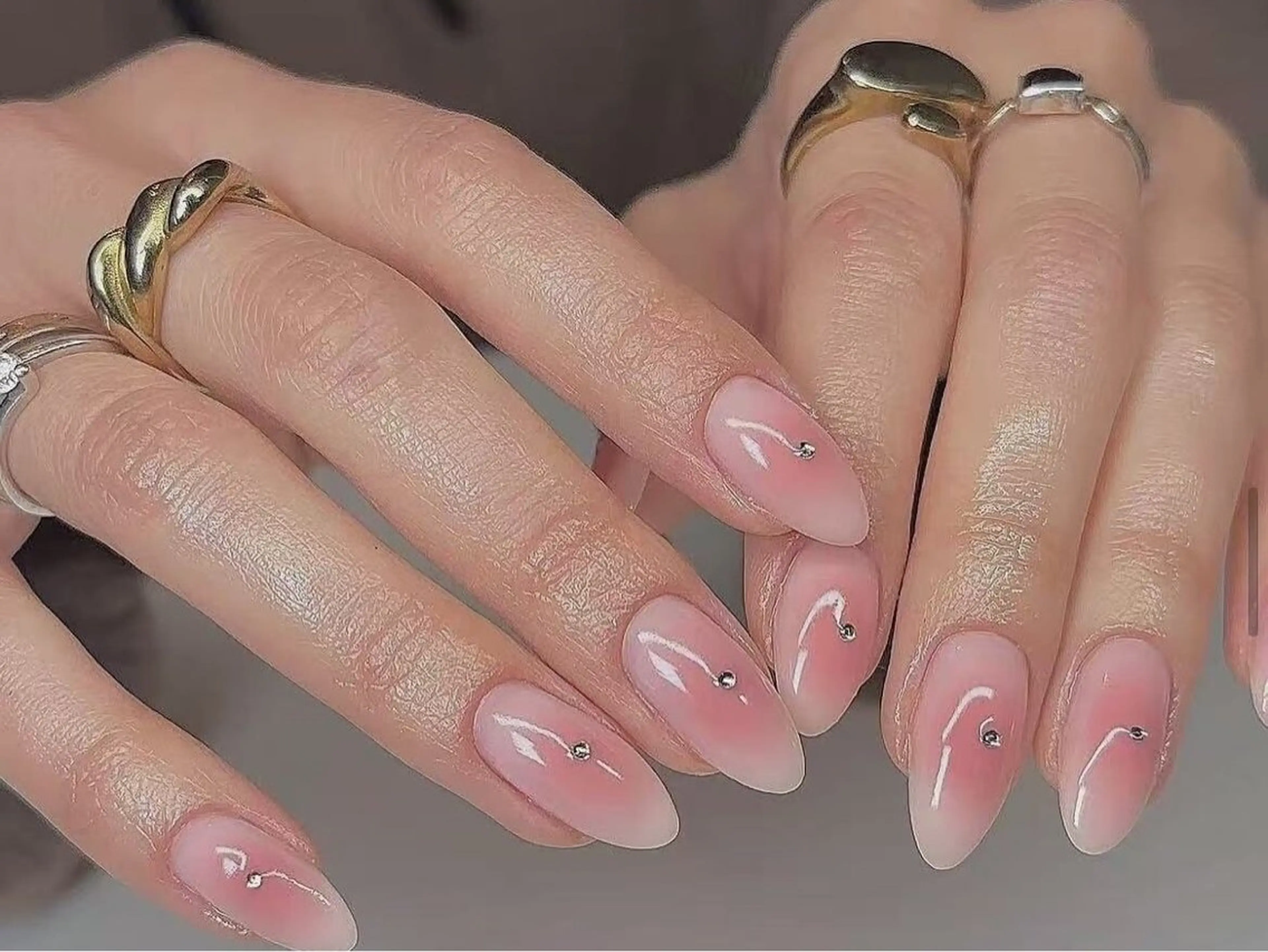 ネイル フレンチネイル ジェルネイル ガーリー グラデーション キラキラネイル Liora nail スカルプ専門店のネイルデザイン