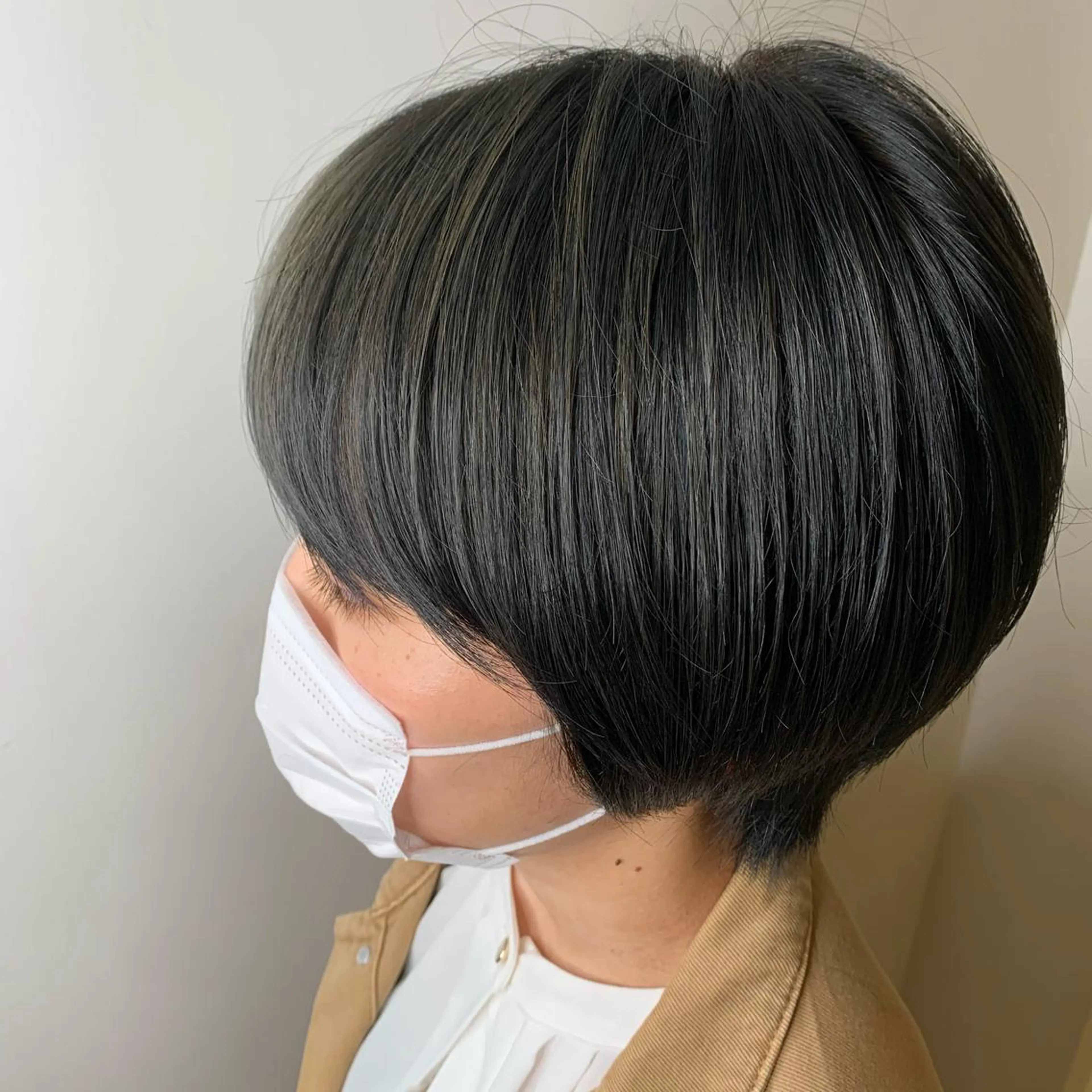 ショート カラー ブリーチ グレージュ カーキグレージュ 【ロングウルフカット 姫カット】伊藤裕哉のヘアスタイル