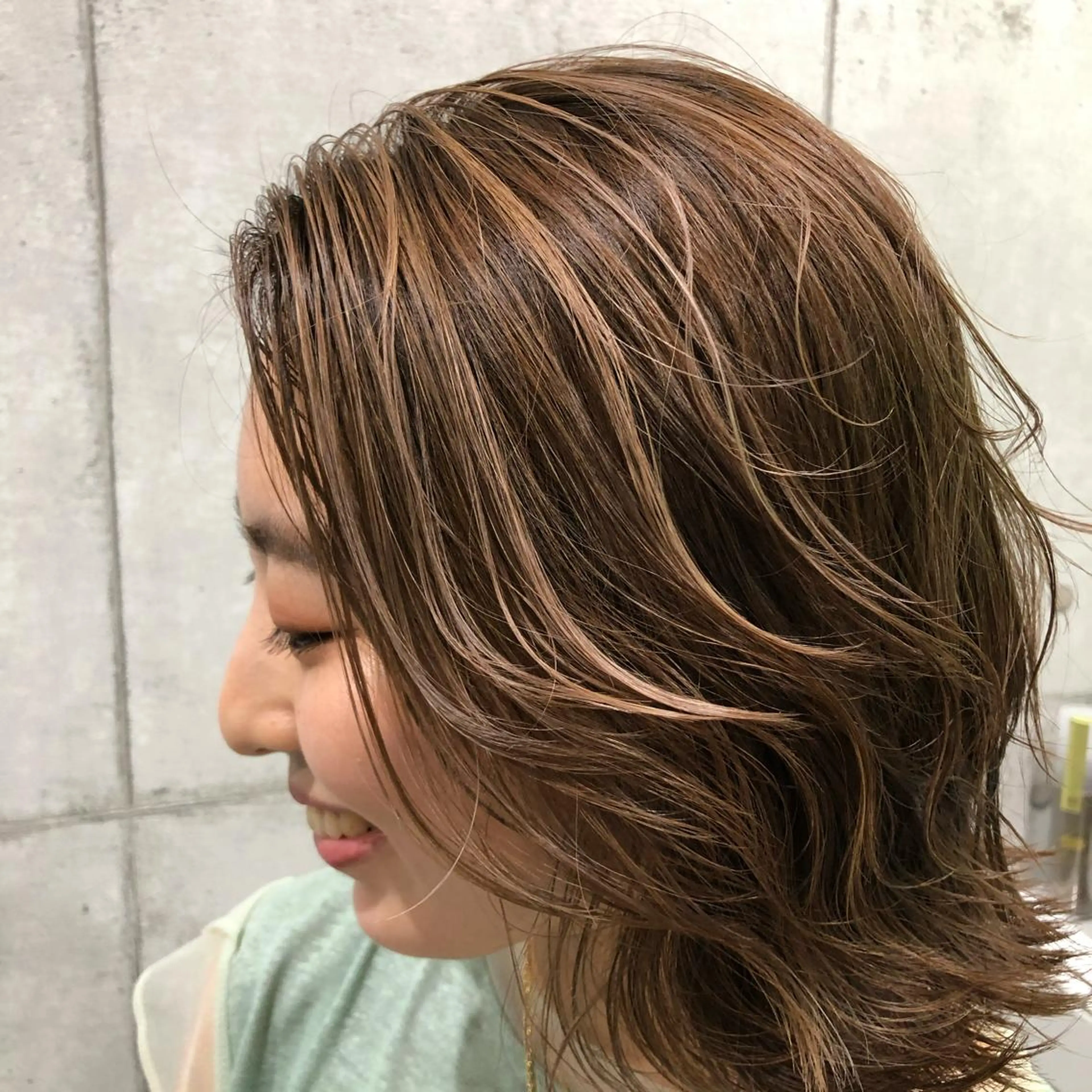 ミディアム カラー ブリーチ newi 池袋のヘアスタイル