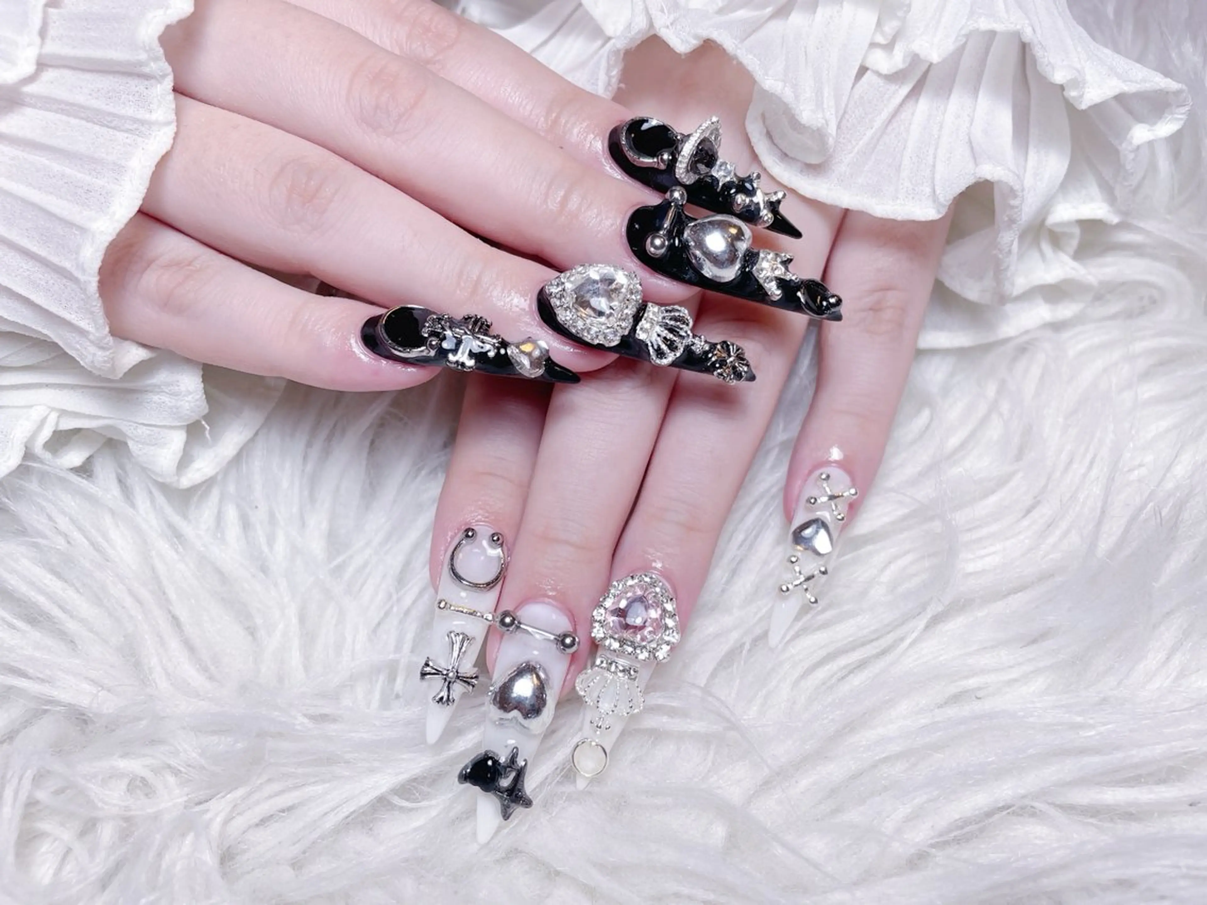 ネイル チークネイル 長さ出し フラワーネイル フレンチネイル ガーリー ハンドネイル NEW NAIL 池袋のネイルデザイン