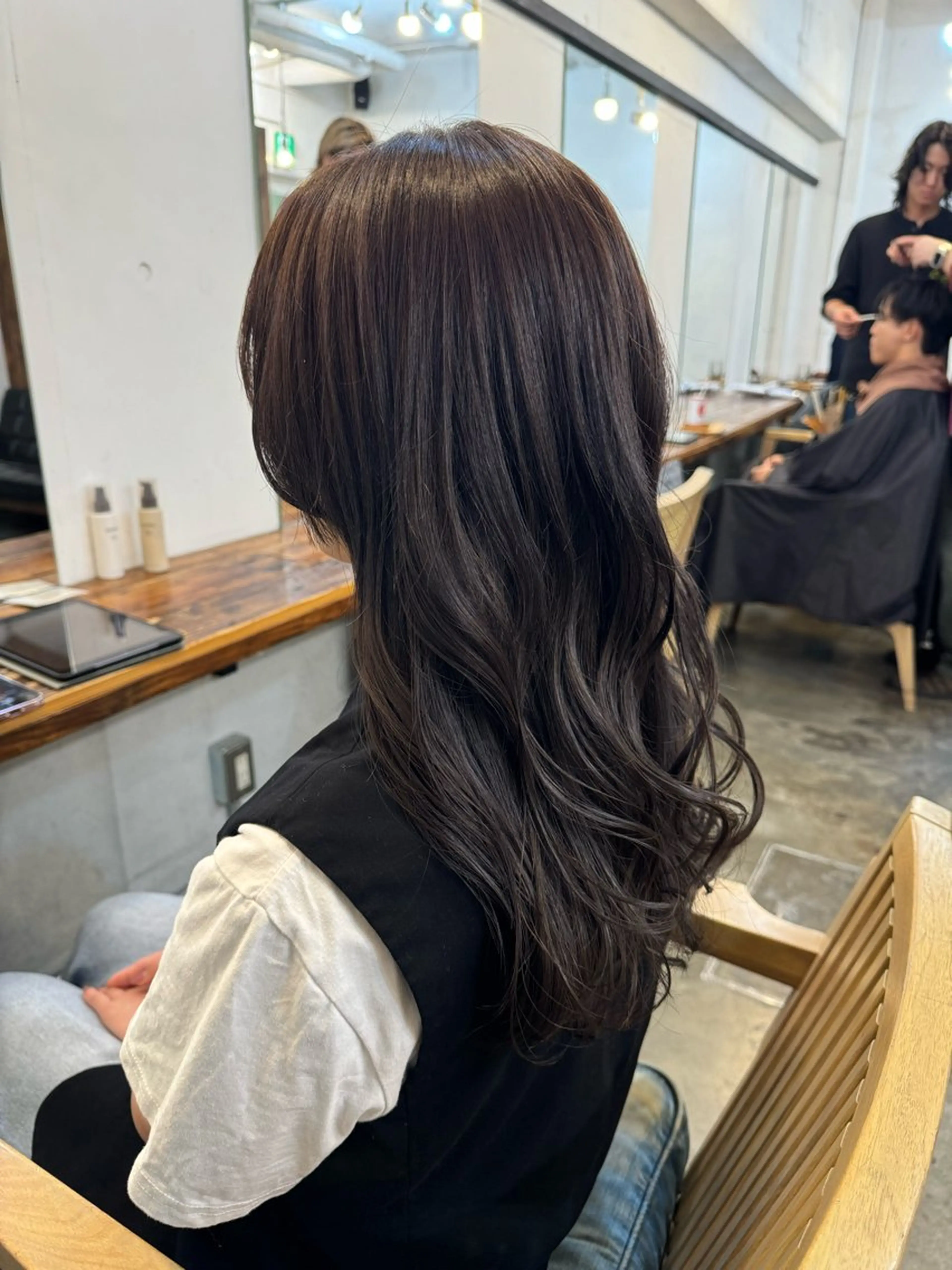 ロング ヘアカラー 顔まわりレイヤー 透明感カラー🩵🩵のヘアスタイル