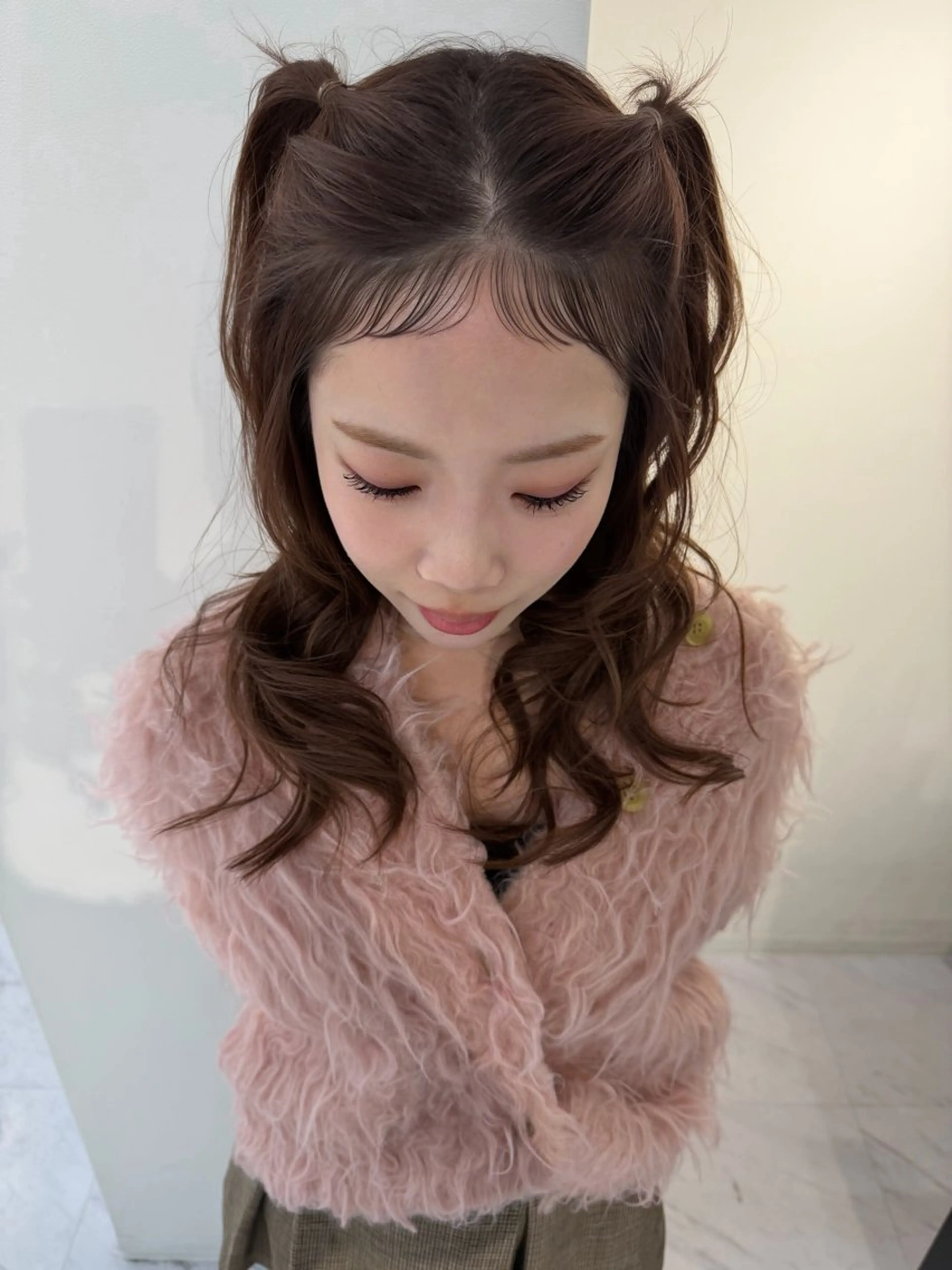 セミロング カラー パーマ ヘアアレンジ セミロングパーマ ベージュカラー ブリーチ ケアブリーチ デザインカラー カット ヘアカラー パーマ トリートメント TATSUブリーチ/ ミルクティーベージュのヘアスタイル