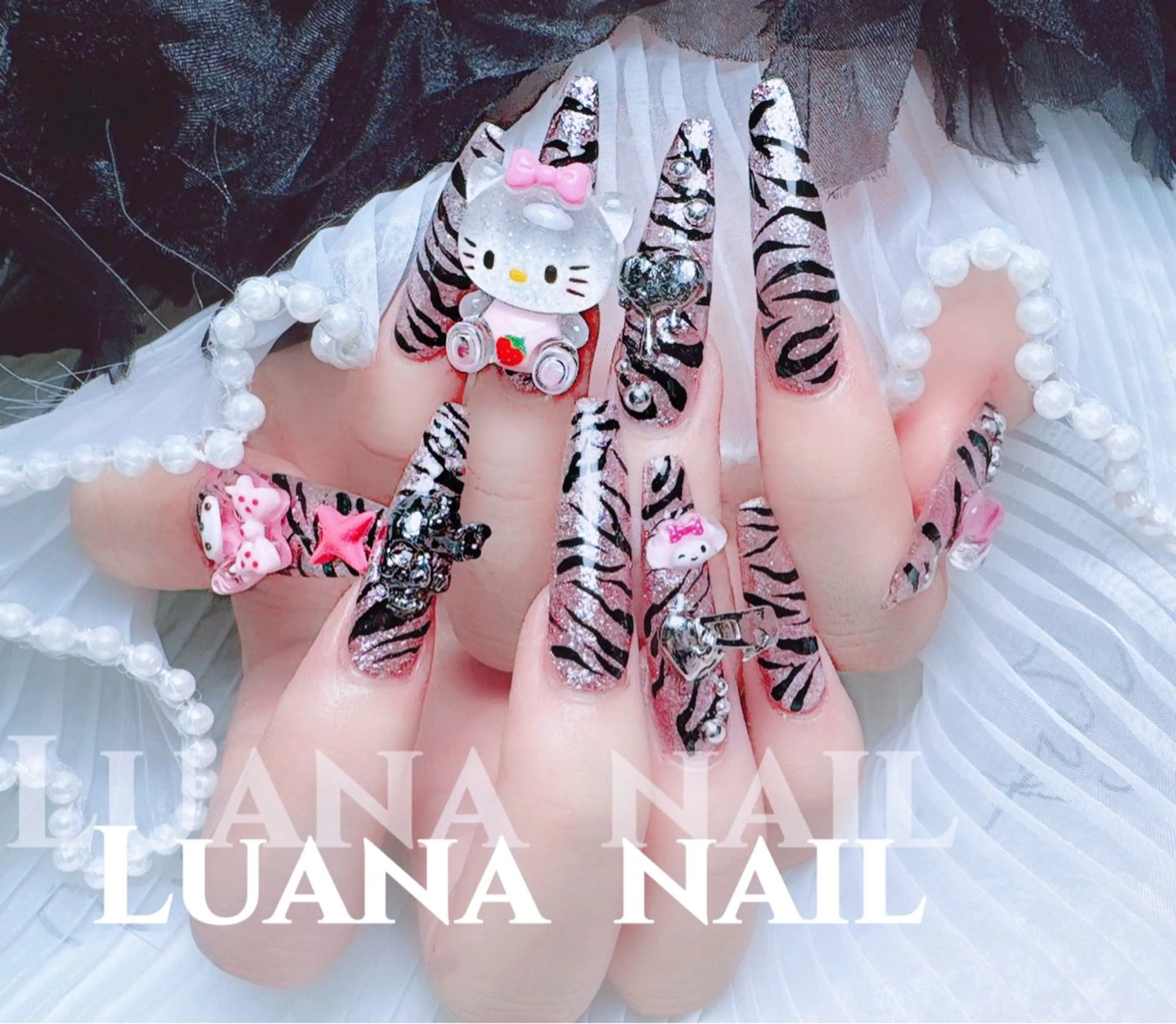 ネイル フラッシュネイル フレンチネイル 韓国ネイル マグネットネイル ミラーネイル ハンドネイル ルアナネイル サロンのネイルデザイン