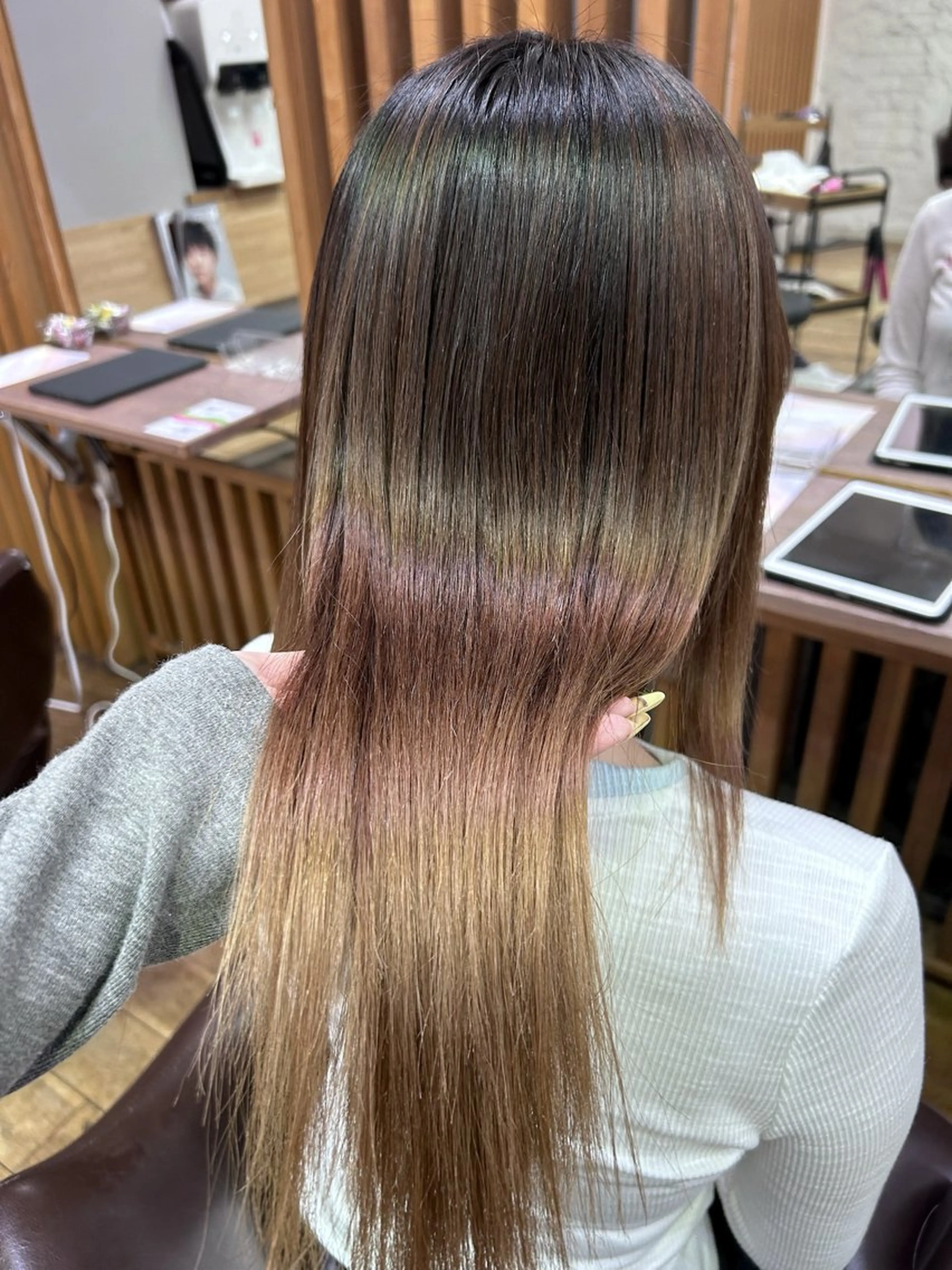 ロング ハイトーン×艶カラー 🤍MIZUKIのヘアスタイル