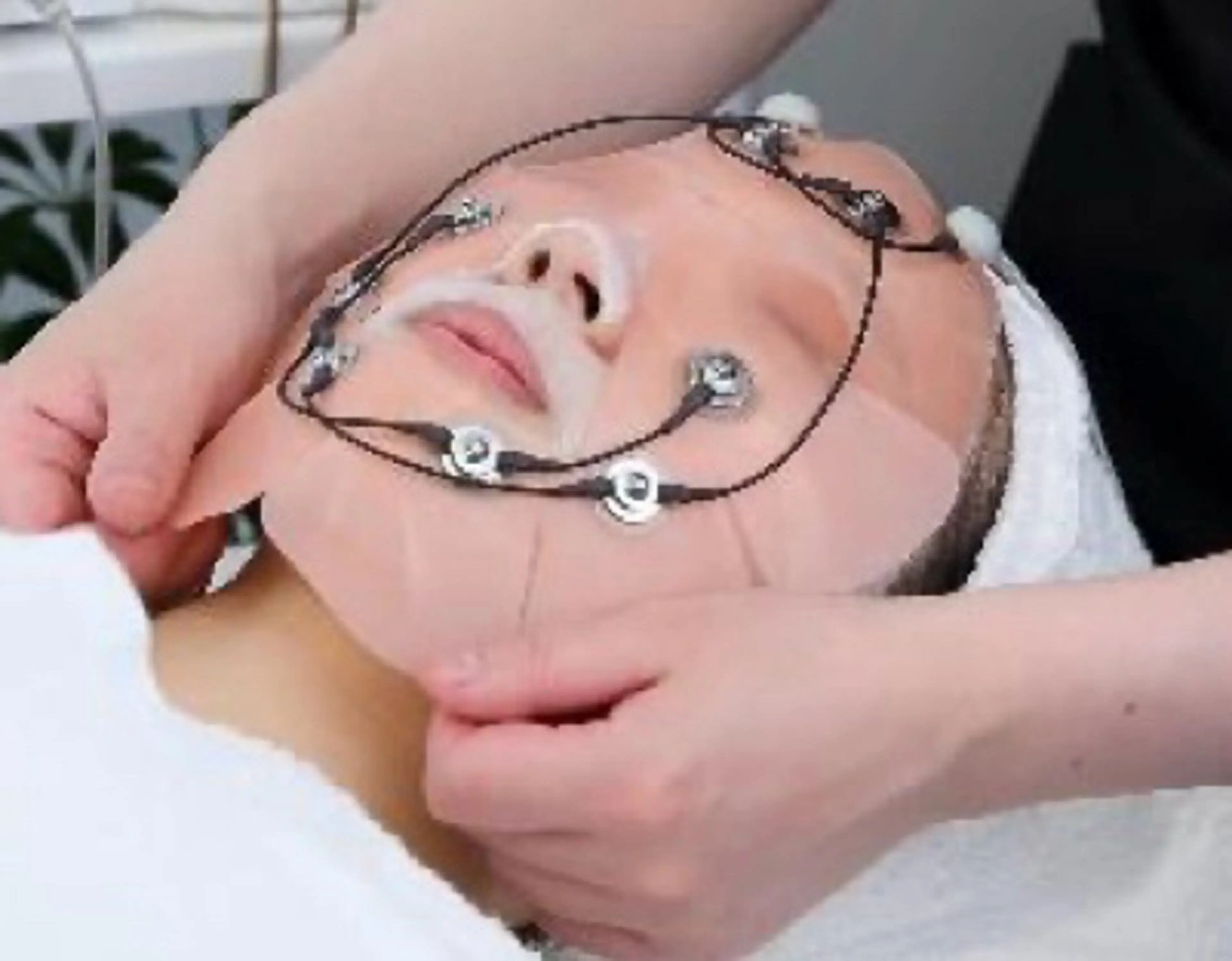 🌟表情筋と細胞活性ケア🌟EMSでお顔の筋活とマイクロカレントでの細胞活性。表情筋ケアのリカバリーも進みます。の写真