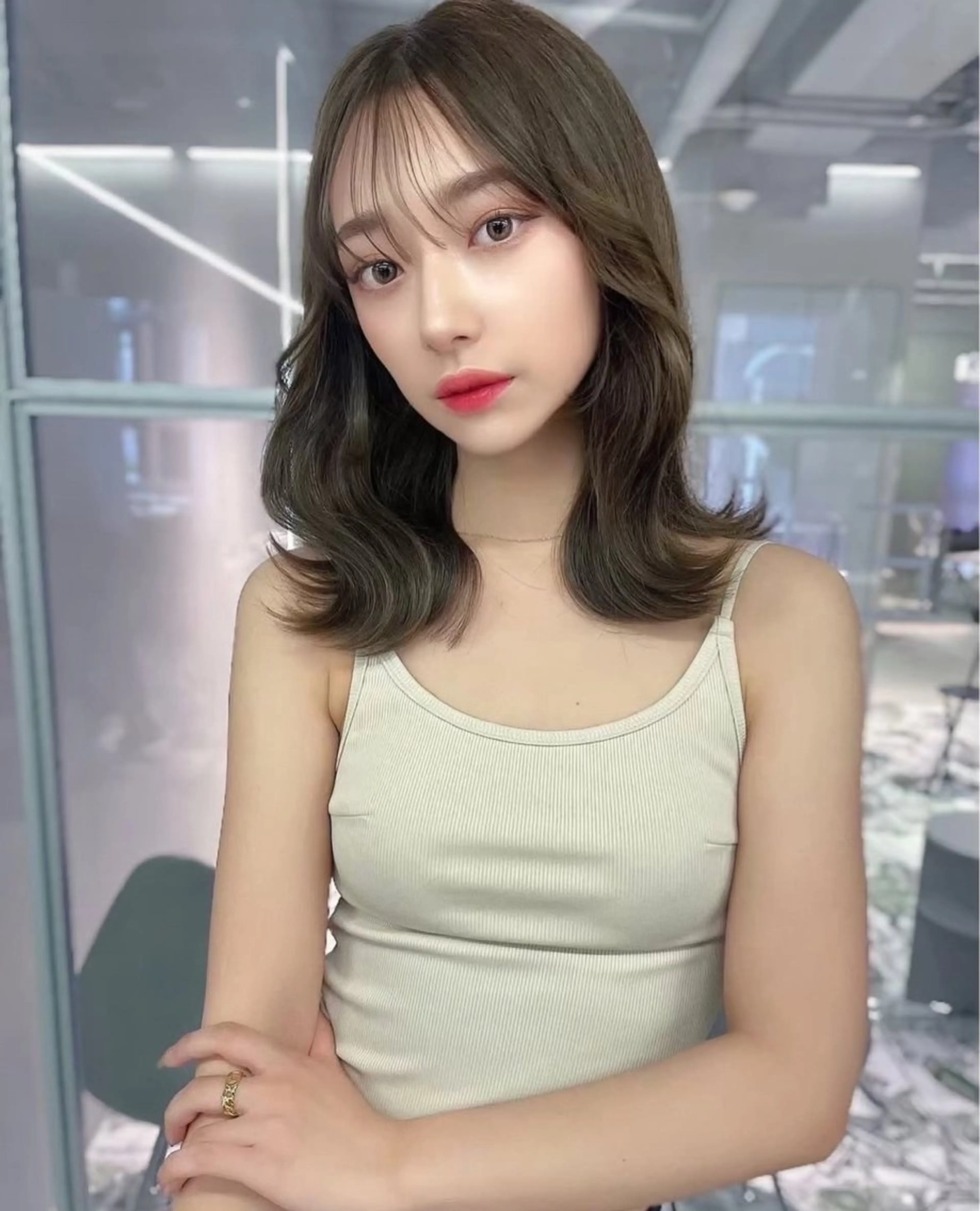 ミディアム カラー カット ヘアカラー トリートメント レイヤー/髪質改善 /透け感カラー/艶髪のヘアスタイル