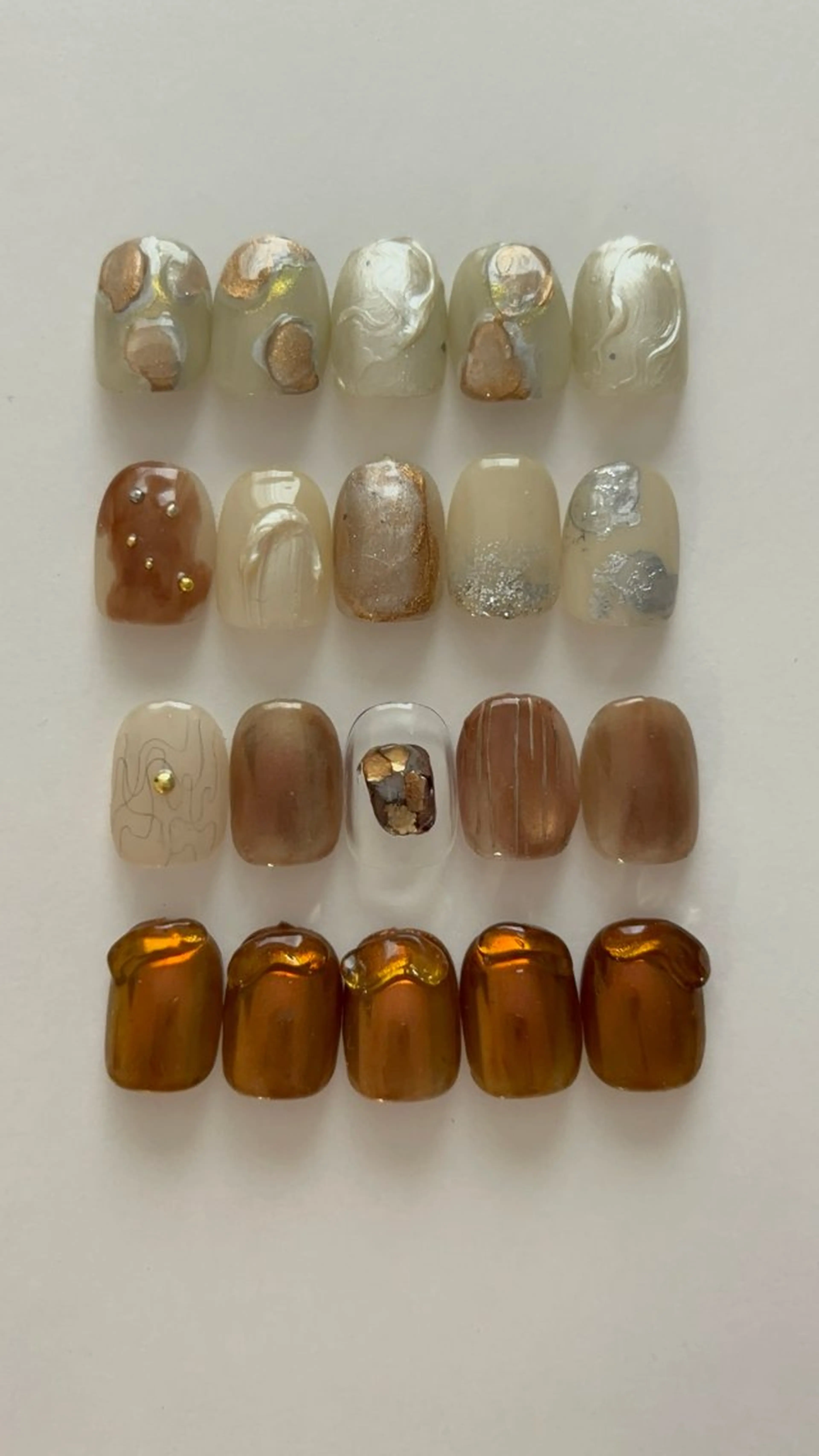 ネイル une／YUKINA 🫧大人nuanceのネイルデザイン