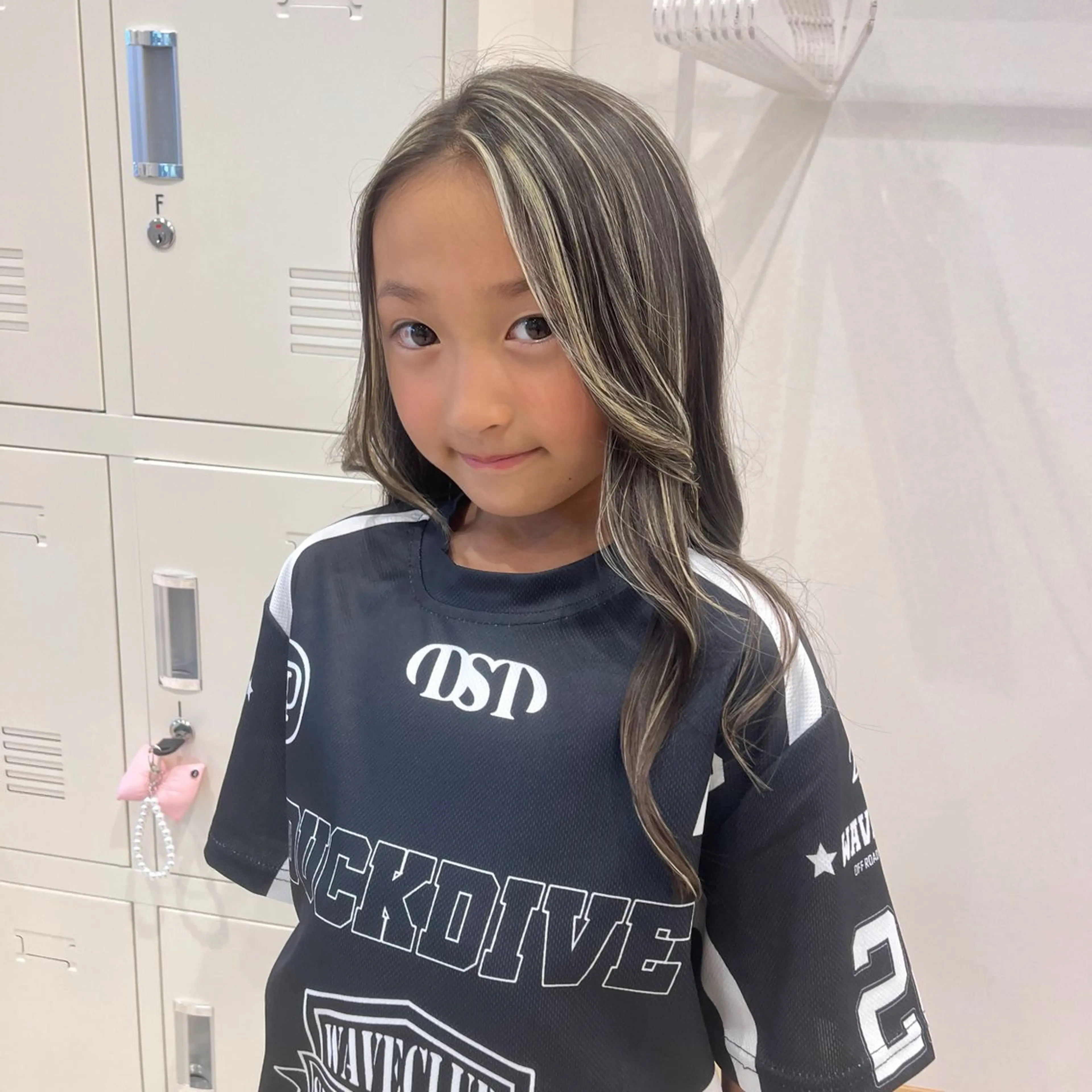 カラー キッズ 望愛/レイヤー/ハイ トーン/デザインのヘアスタイル