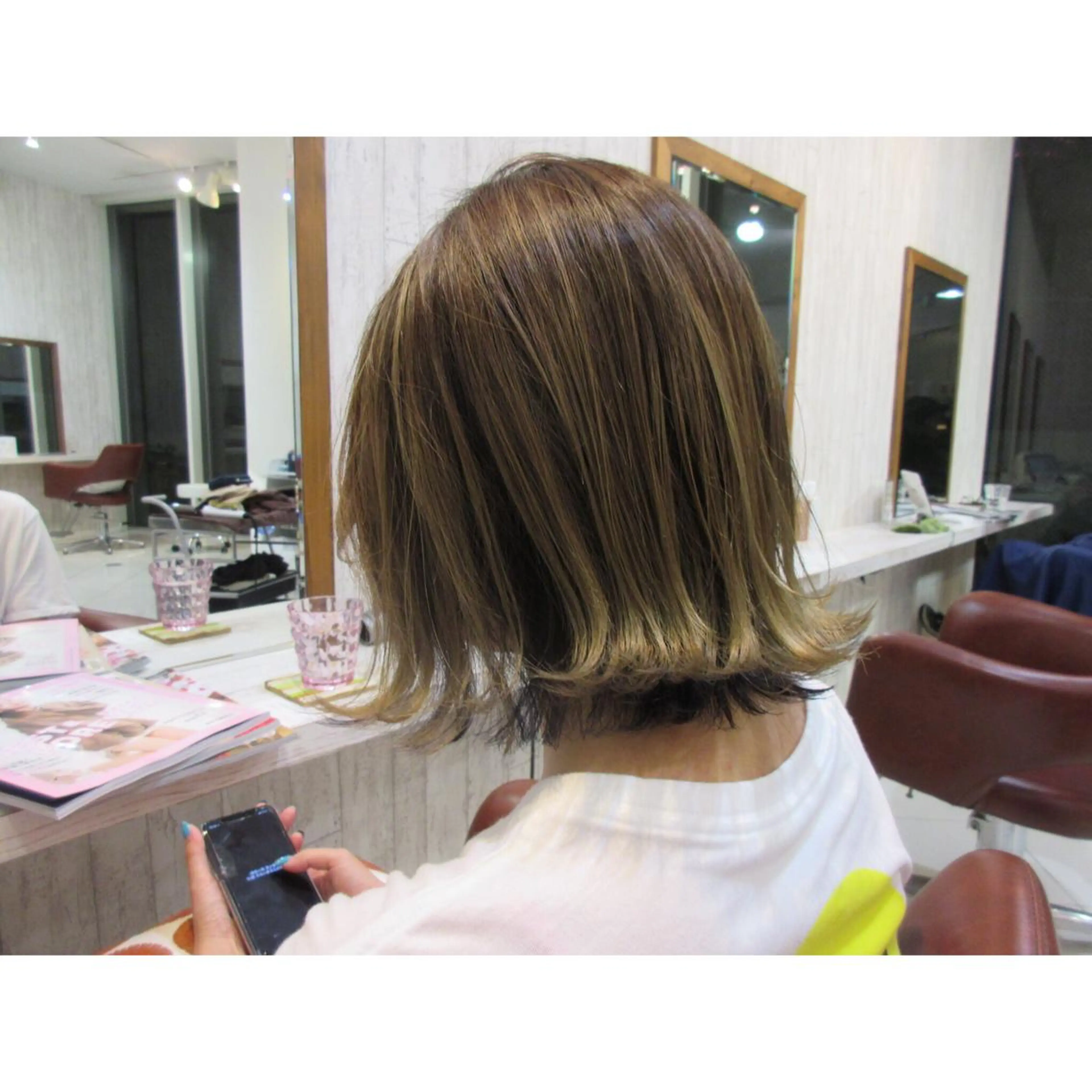 ショート カラー ブルーカラー 外ハネヘア なかの たくみのヘアスタイル