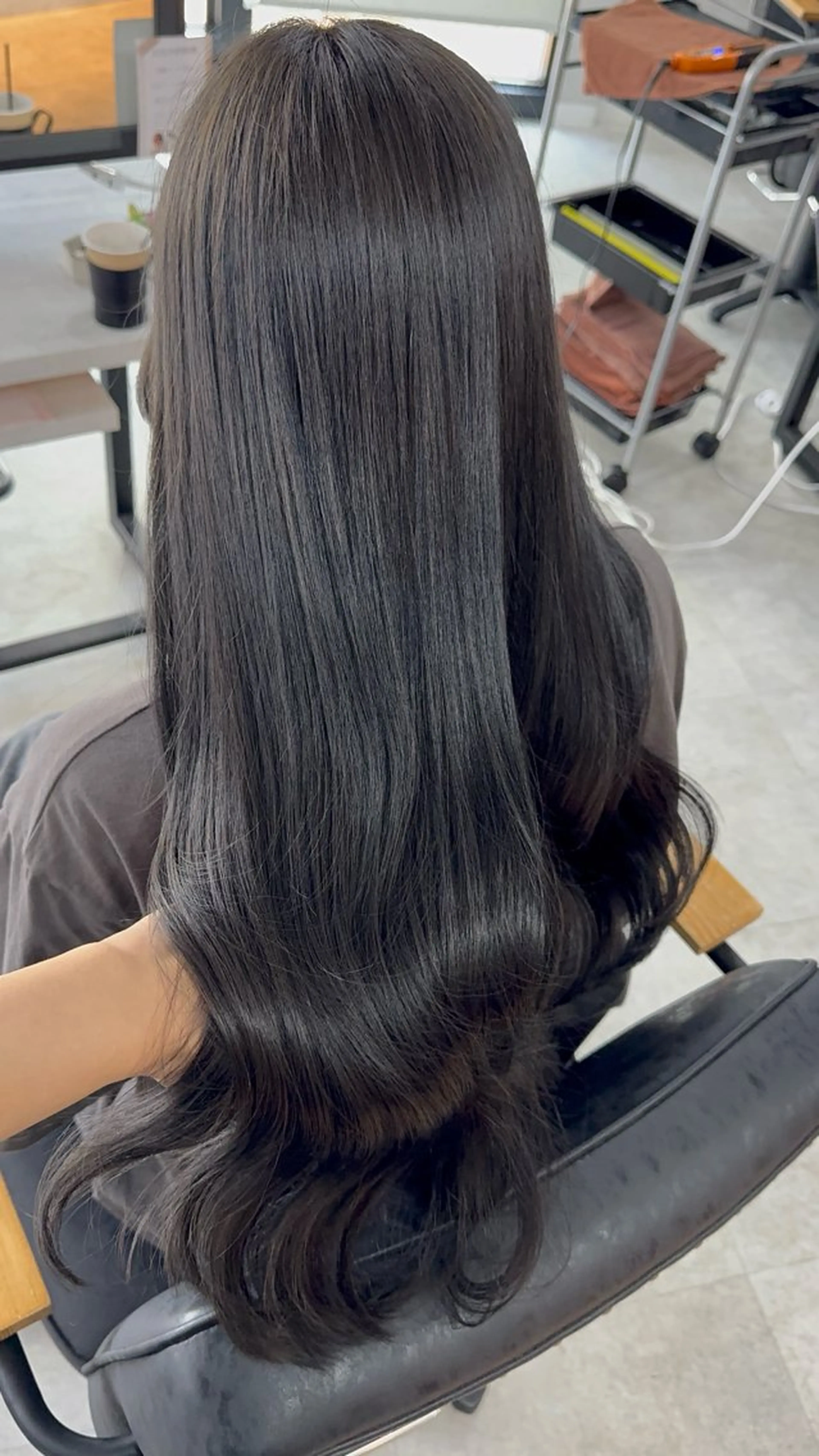 ロング カラー アッシュ アッシュブラウン ベージュカラー 黒髪 ブリーチ カット ヘアカラー トリートメント 赤み無し柔らかカラー 【梅田】madokaのヘアスタイル