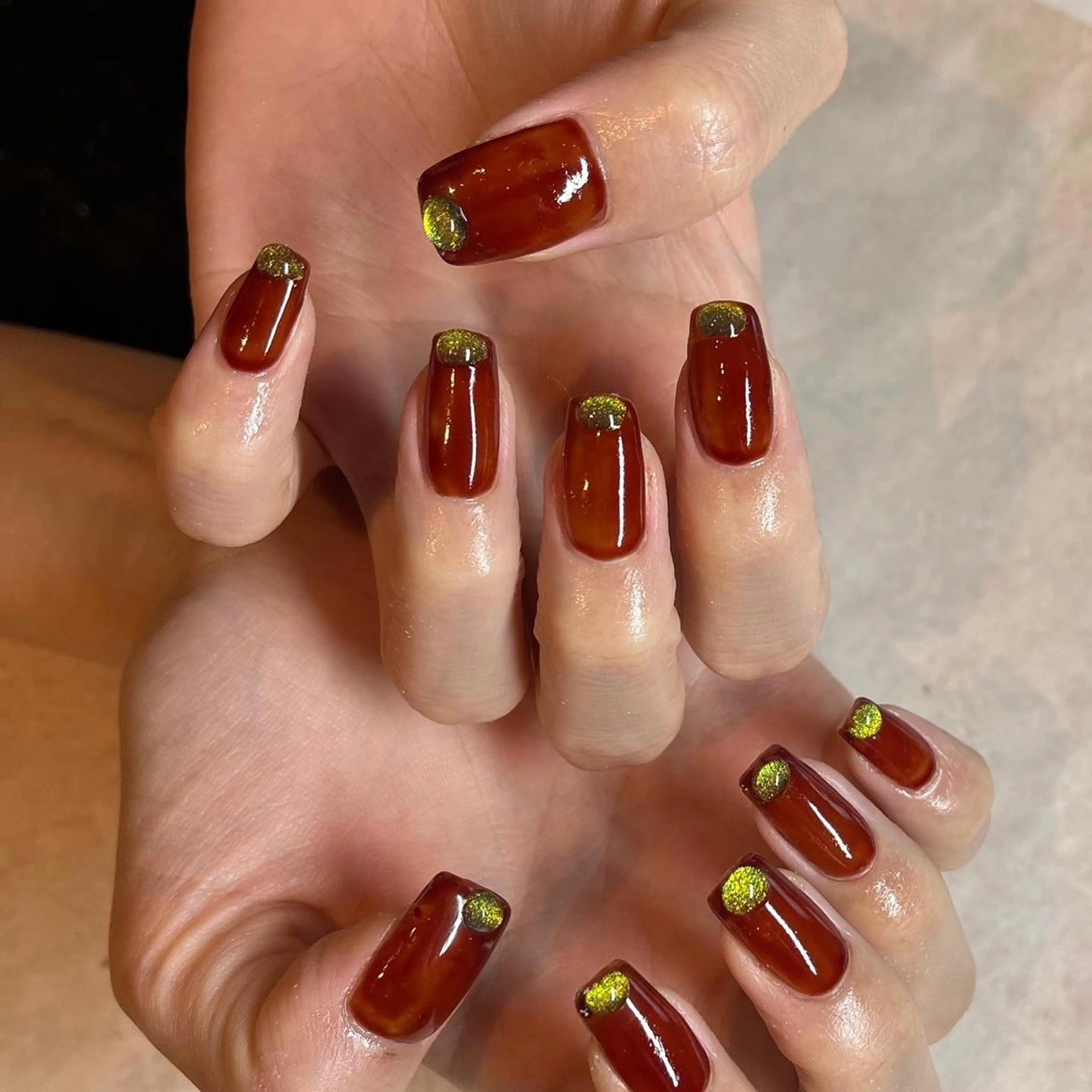 ネイル ブラウン マグネットネイル ぷっくりネイル フリーランス¨̮⃝ ネイリストOKADAのネイルデザイン