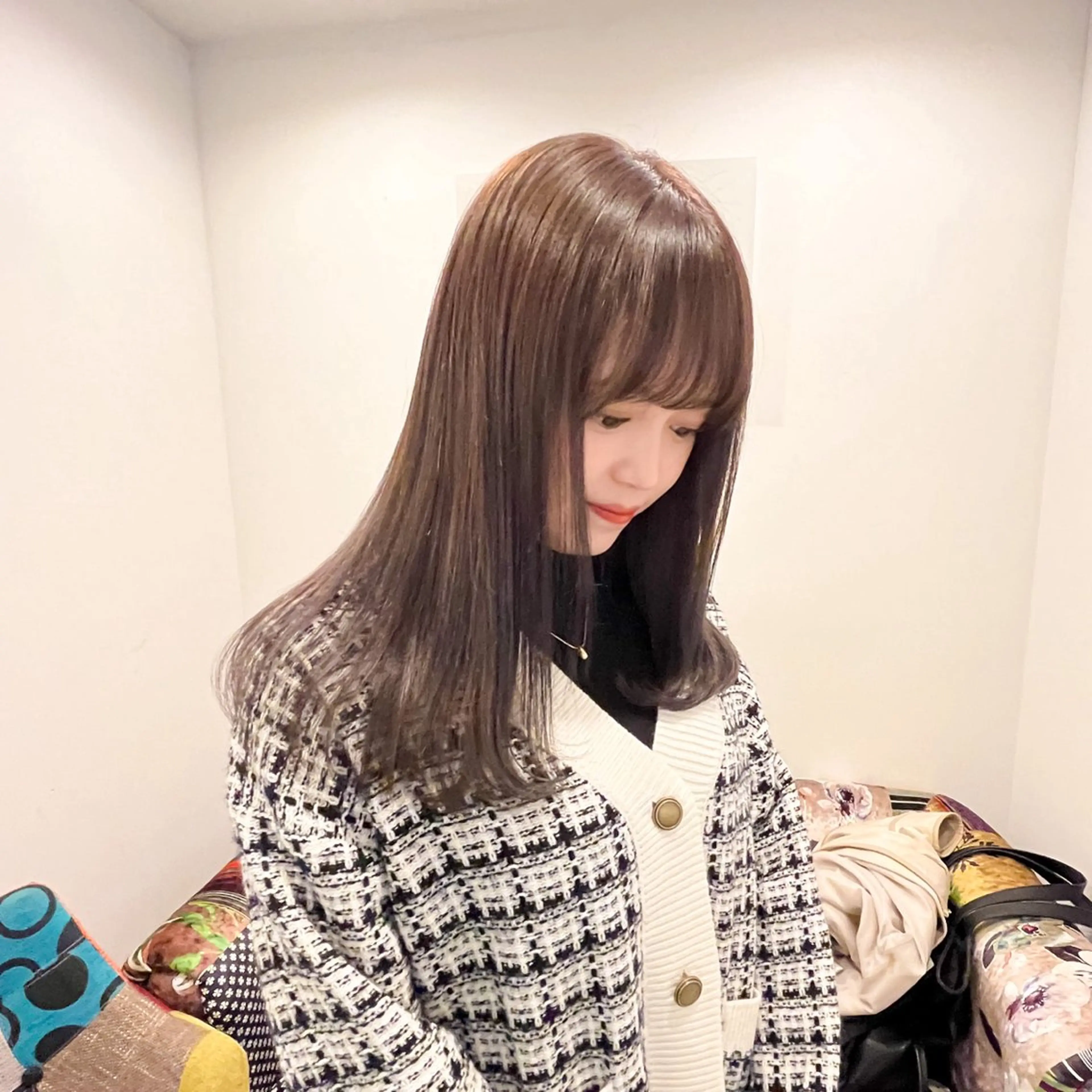 ロング カラー 礪波 佐耶のヘアスタイル