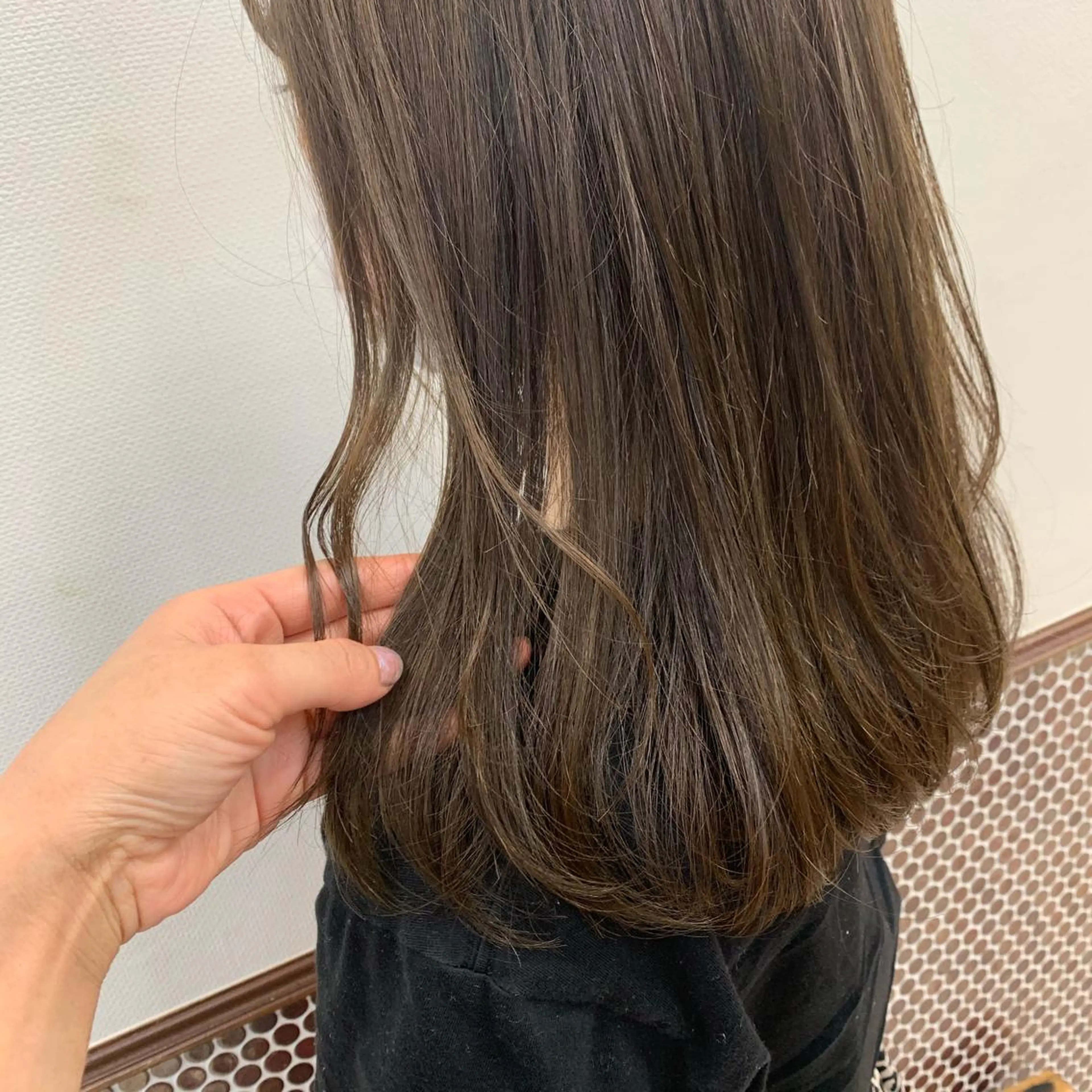 カラー グレージュ オリーブグレージュ オリーブグレー 似合わせ/透明感カラ ー/QUATRO谷口のヘアスタイル