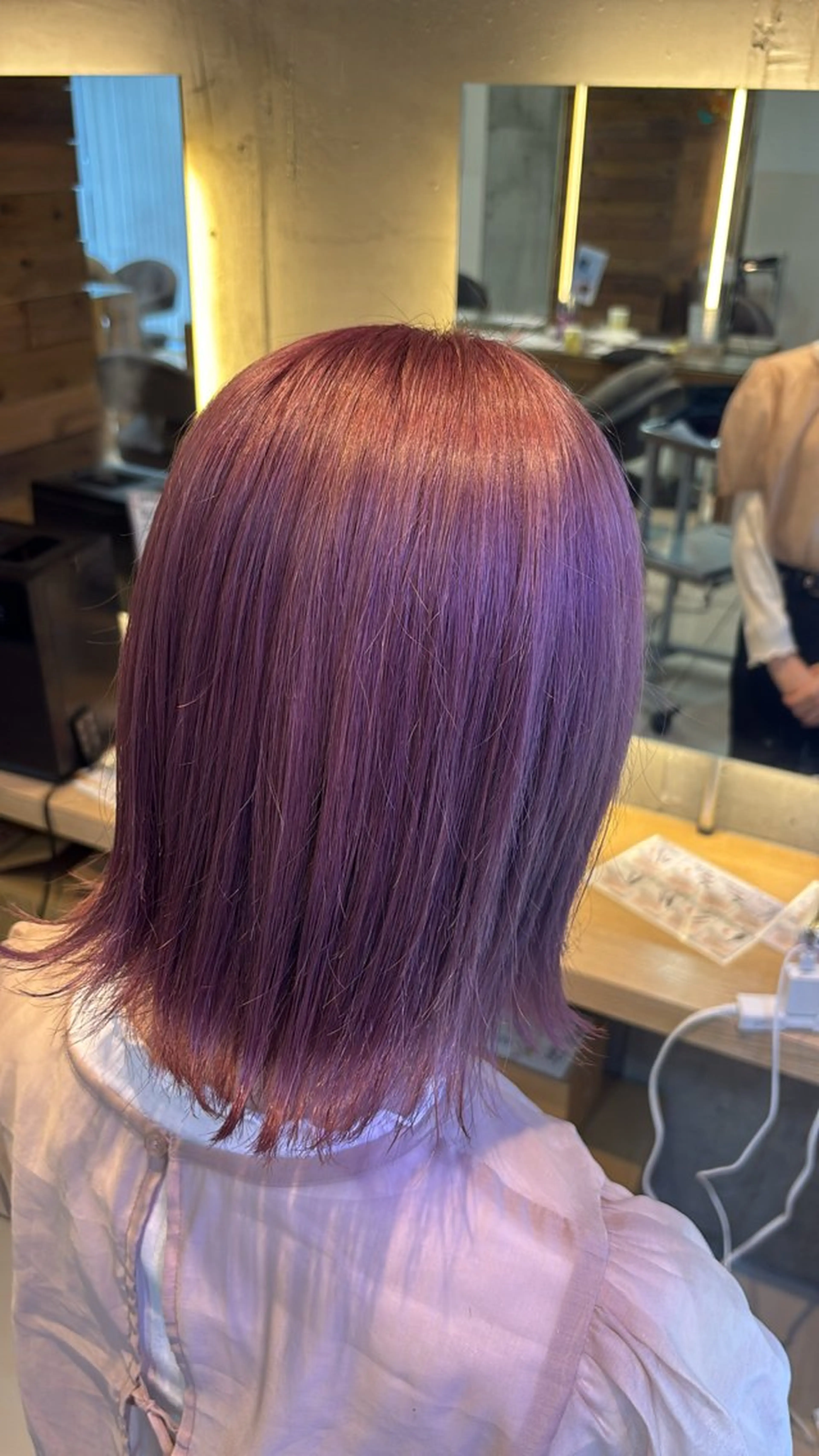 ショート カラー 🌈コテ巻き風パーマ LOHASせいな🌈のヘアスタイル