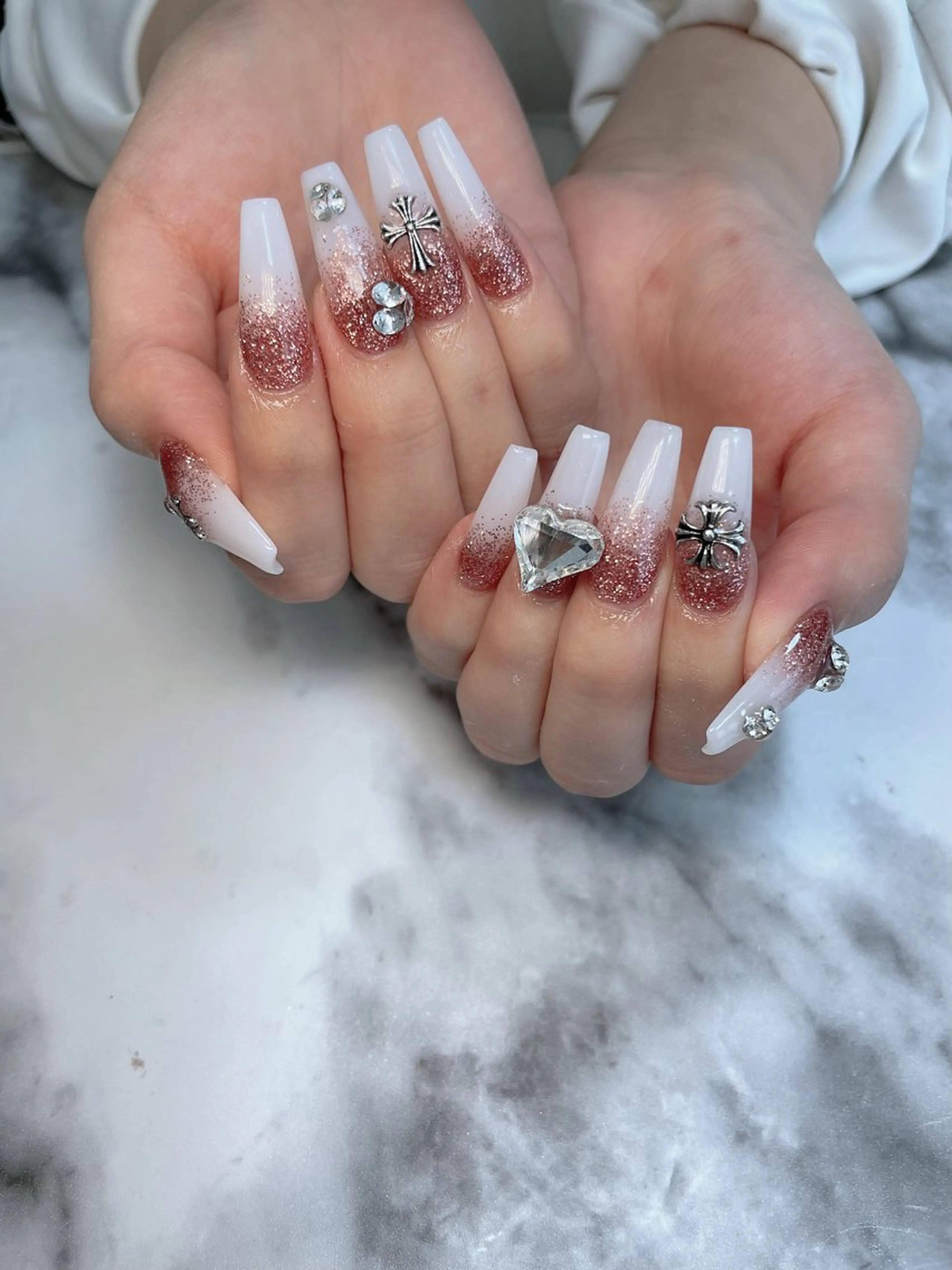 ネイル ハート ハンドネイル salon de belnetta所属・Kayo 💅のネイルデザイン