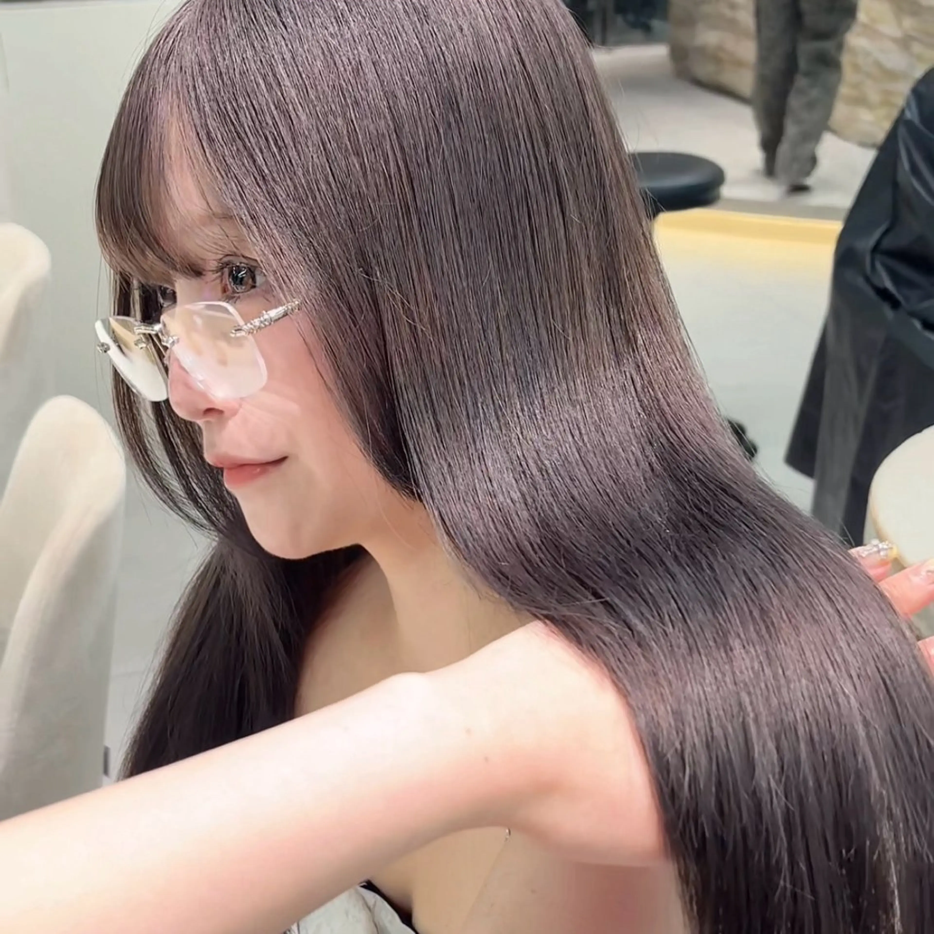 セミロング カラー ブリーチ 透明感カラー ラベンダーカラー カット ヘアカラー トリートメント 🎀𝑆𝐴𝑅𝐴 /レイヤーカット🎀のヘアスタイル