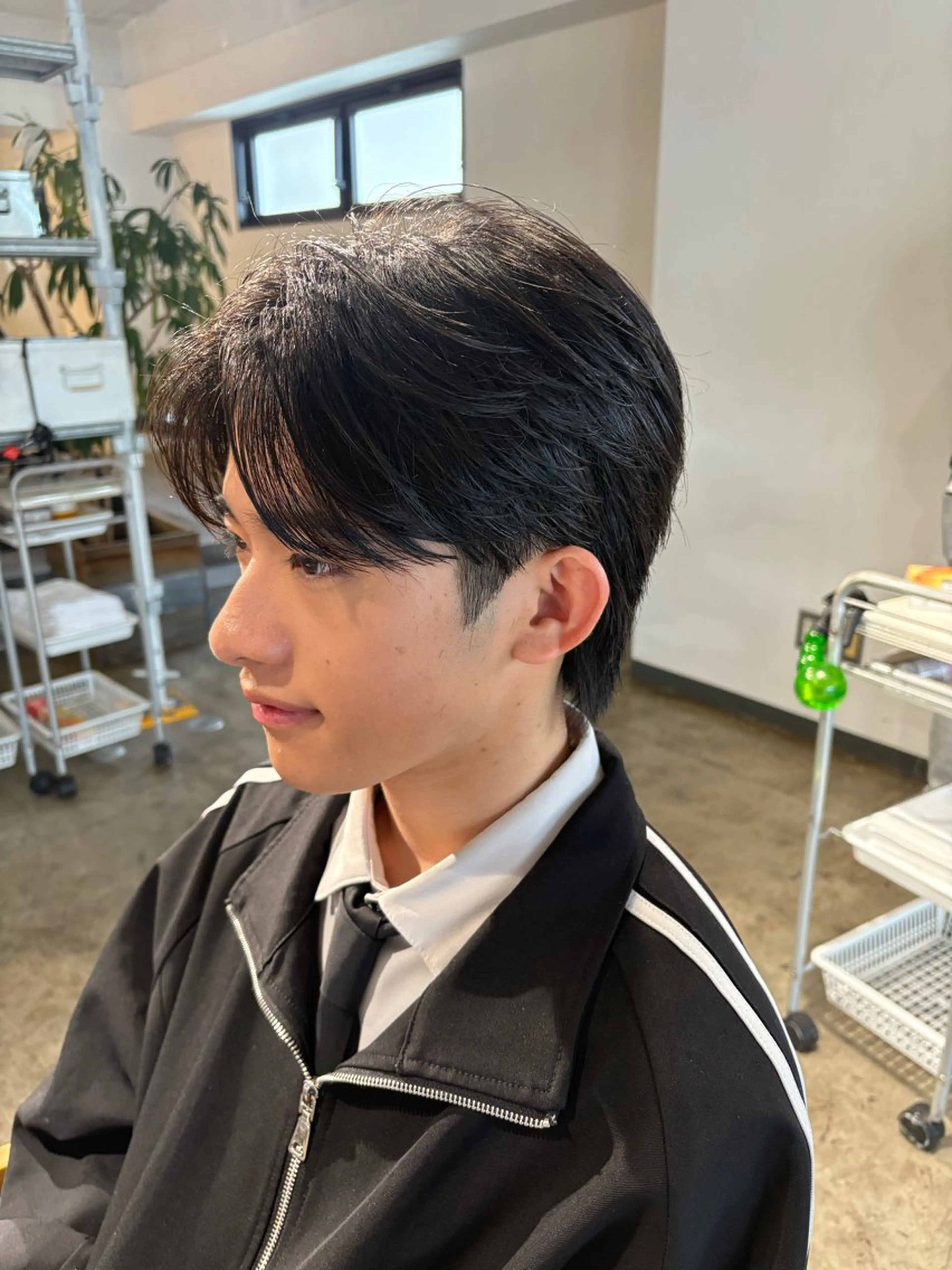 ショート パーマ メンズ センターパート ダウンパーマ フェザーパーマ カルマパーマ メンズ韓国風 カット パーマ 名駅/フェザーパーマ 韓国ヘア/森岡のヘアスタイル