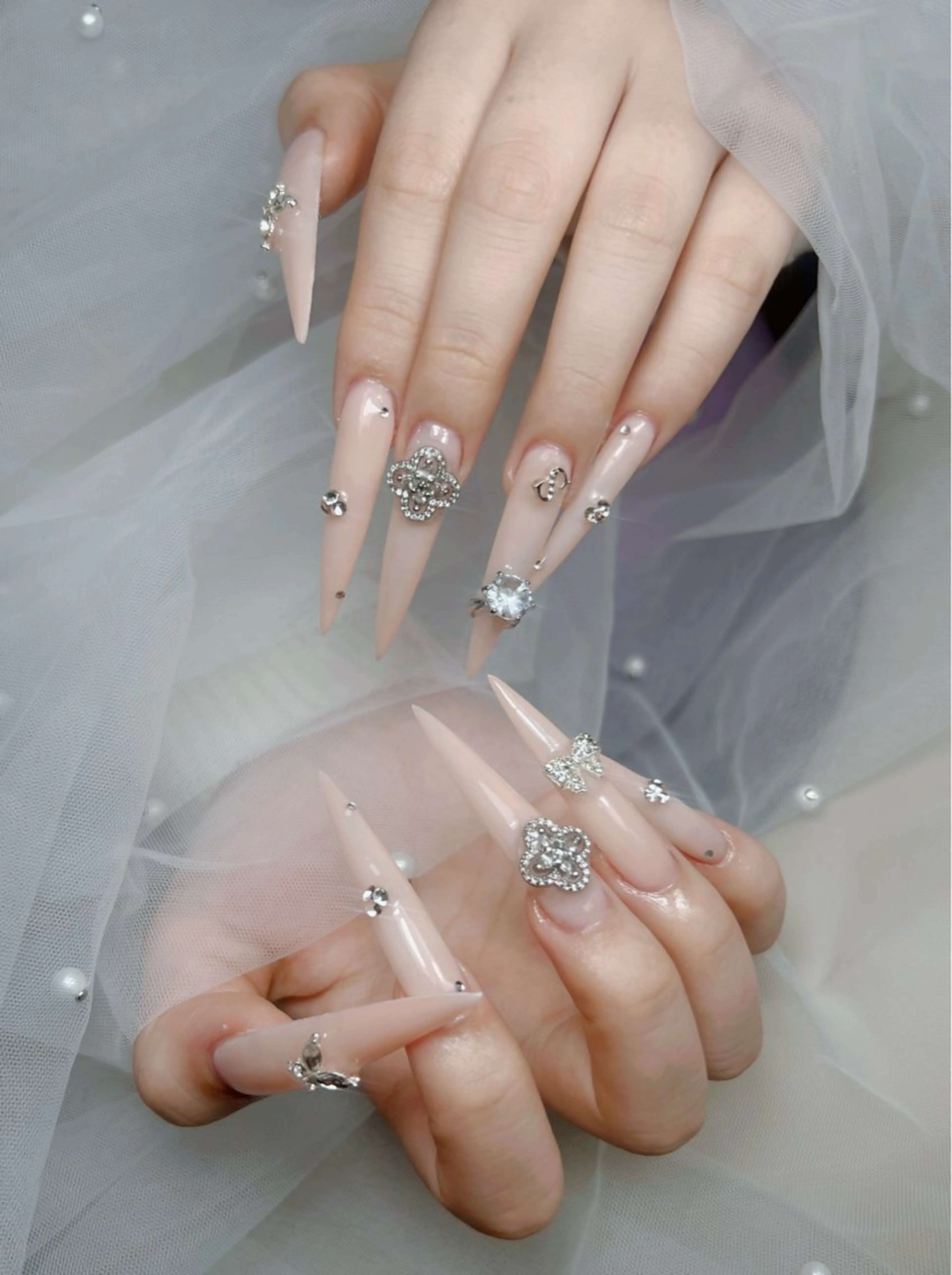 ネイル アートネイル オーロラネイル チークネイル 長さ出し フットネイル ハンドネイル フットネイル ハンドケア Noiranail_ studio川越西口のネイルデザイン