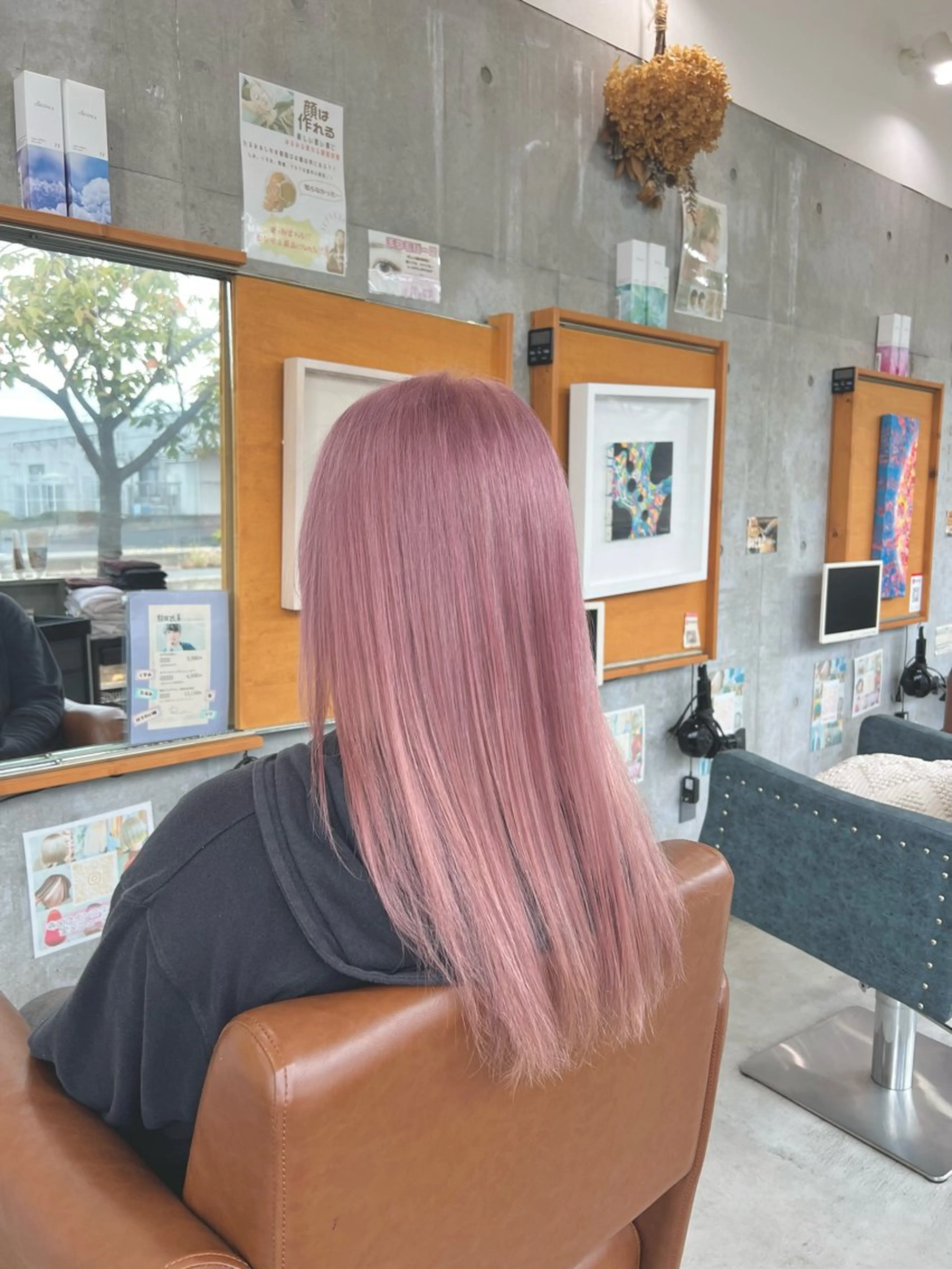 ロング ブリーチカラー/ 寺口佳希のヘアスタイル