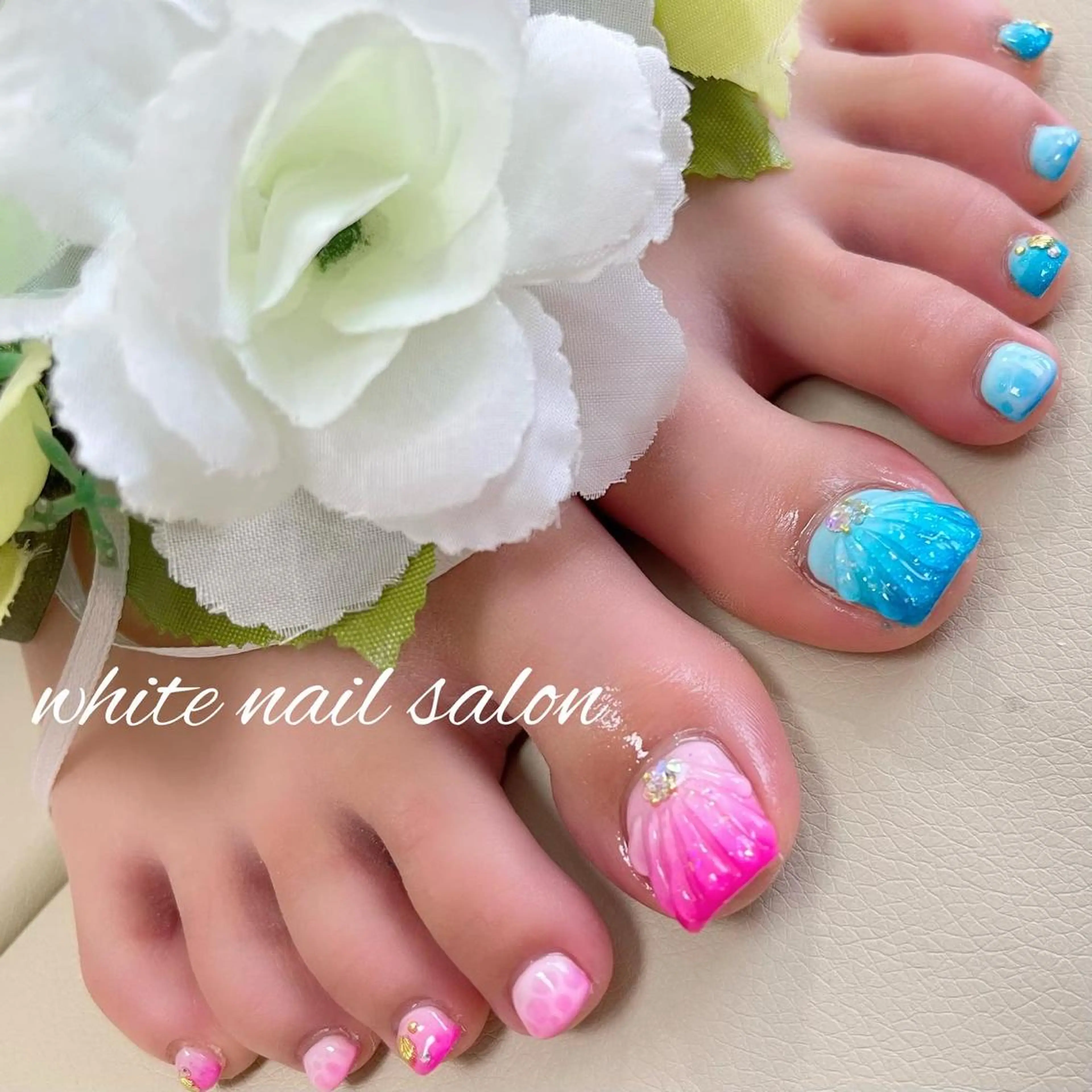 ネイル フットネイル ジェルネイル ハードジェル ラメ(グリッター) 持ち込み フットネイル white nail salonのネイルデザイン