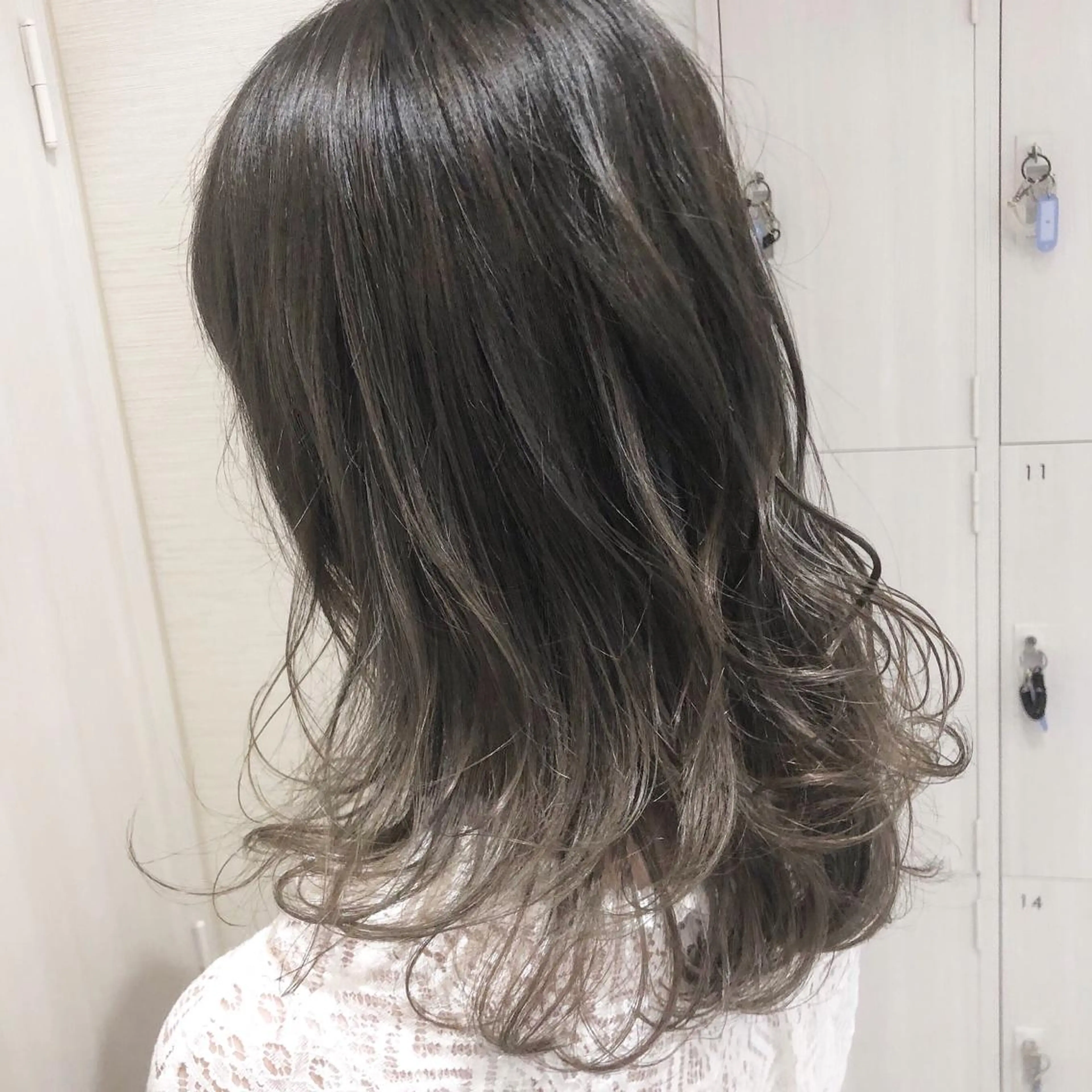 カラー 三鷹で1番ショート ボブをカットする新谷のヘアスタイル